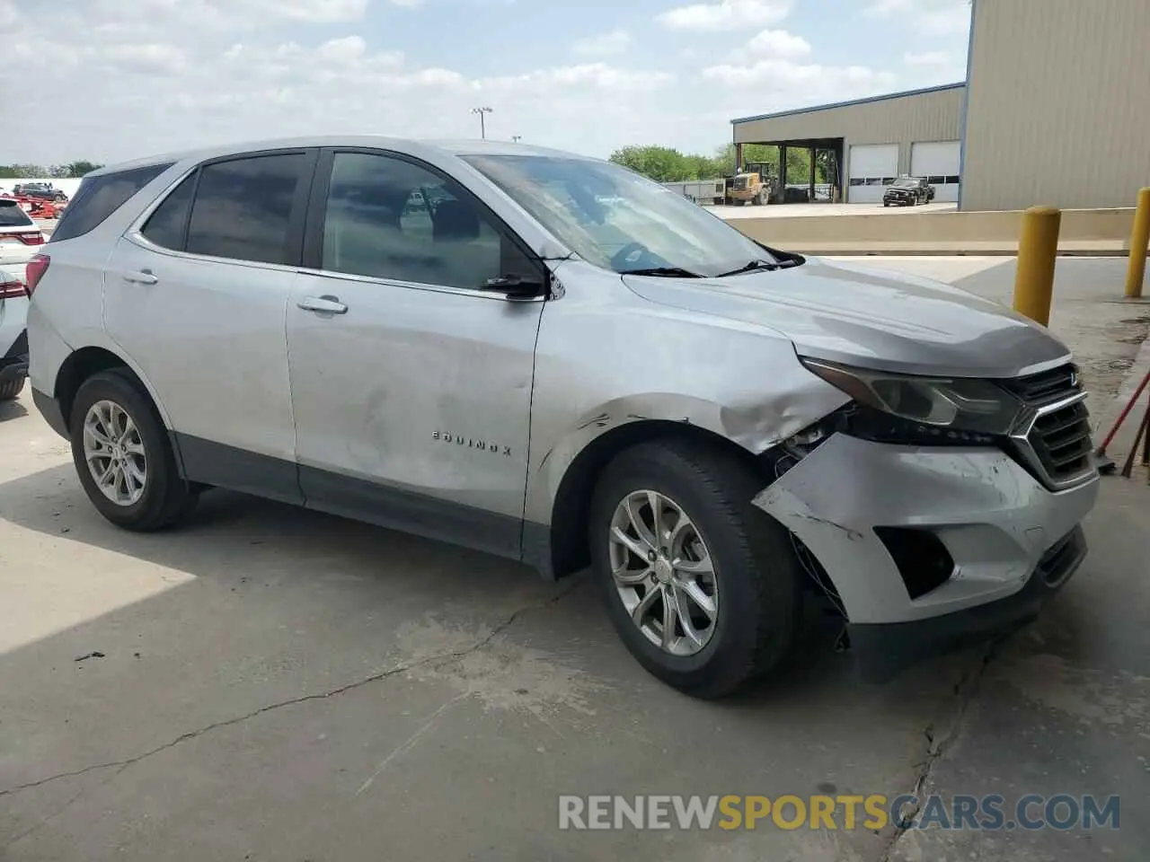 4 Photograph of a damaged car 2GNAXUEVXM6160970 CHEVROLET EQUINOX 2021