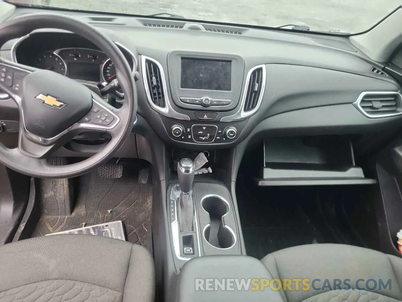 8 Photograph of a damaged car 2GNAXUEVXM6161133 CHEVROLET EQUINOX 2021