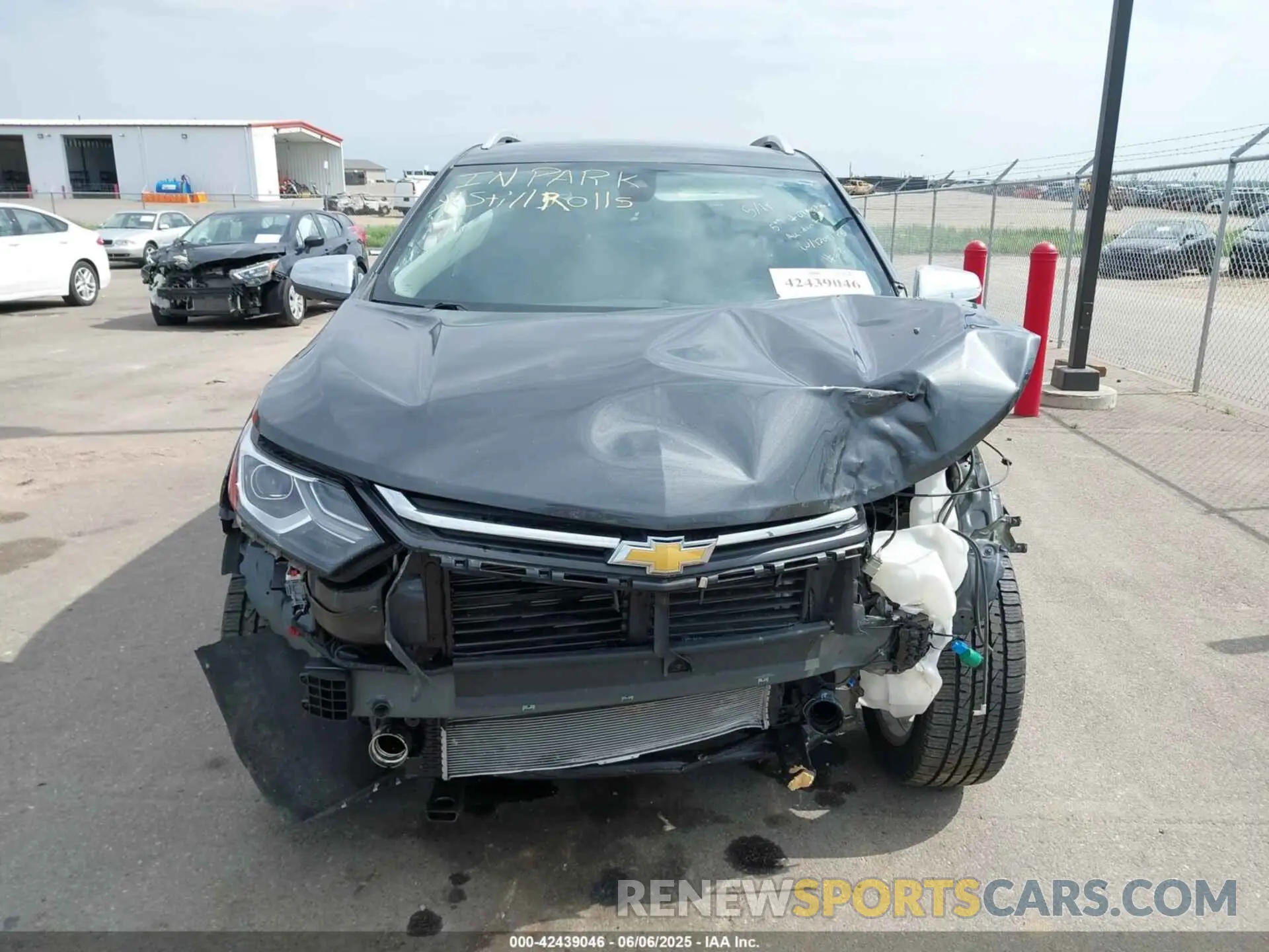 12 Photograph of a damaged car 2GNAXXEV2M6111697 CHEVROLET EQUINOX 2021