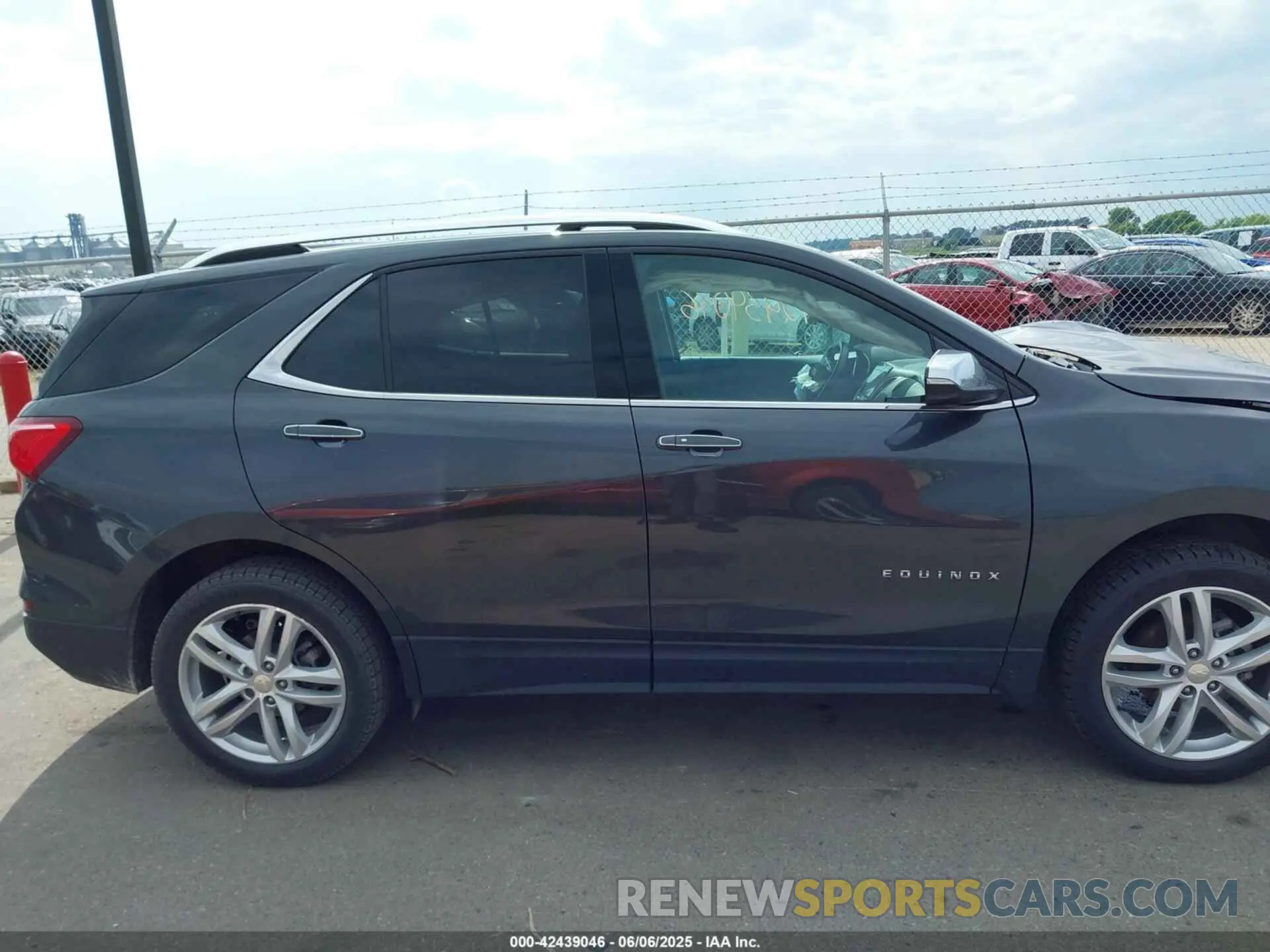 13 Photograph of a damaged car 2GNAXXEV2M6111697 CHEVROLET EQUINOX 2021