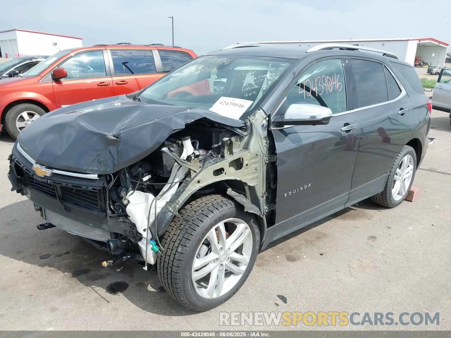 2 Photograph of a damaged car 2GNAXXEV2M6111697 CHEVROLET EQUINOX 2021