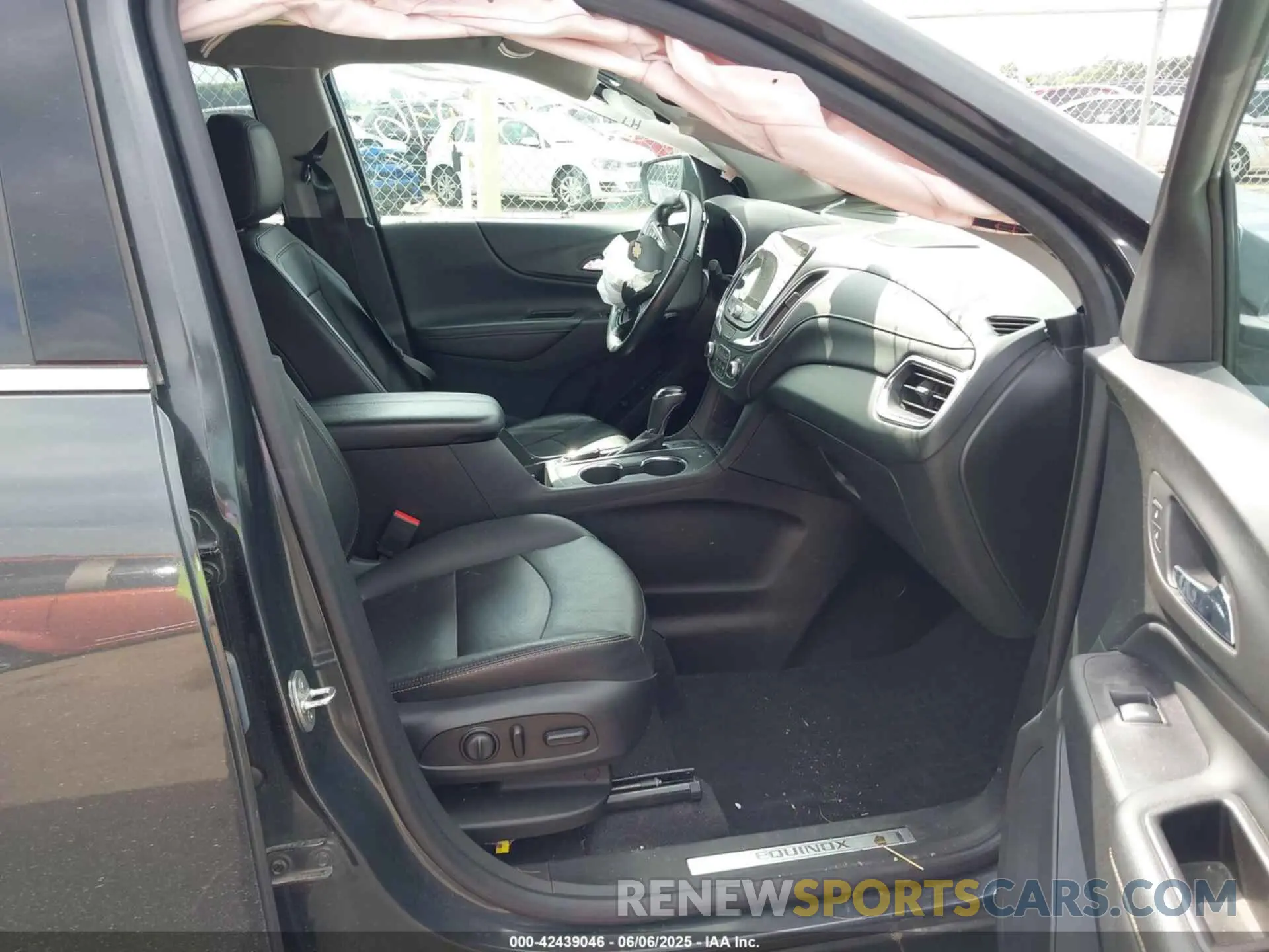 5 Photograph of a damaged car 2GNAXXEV2M6111697 CHEVROLET EQUINOX 2021