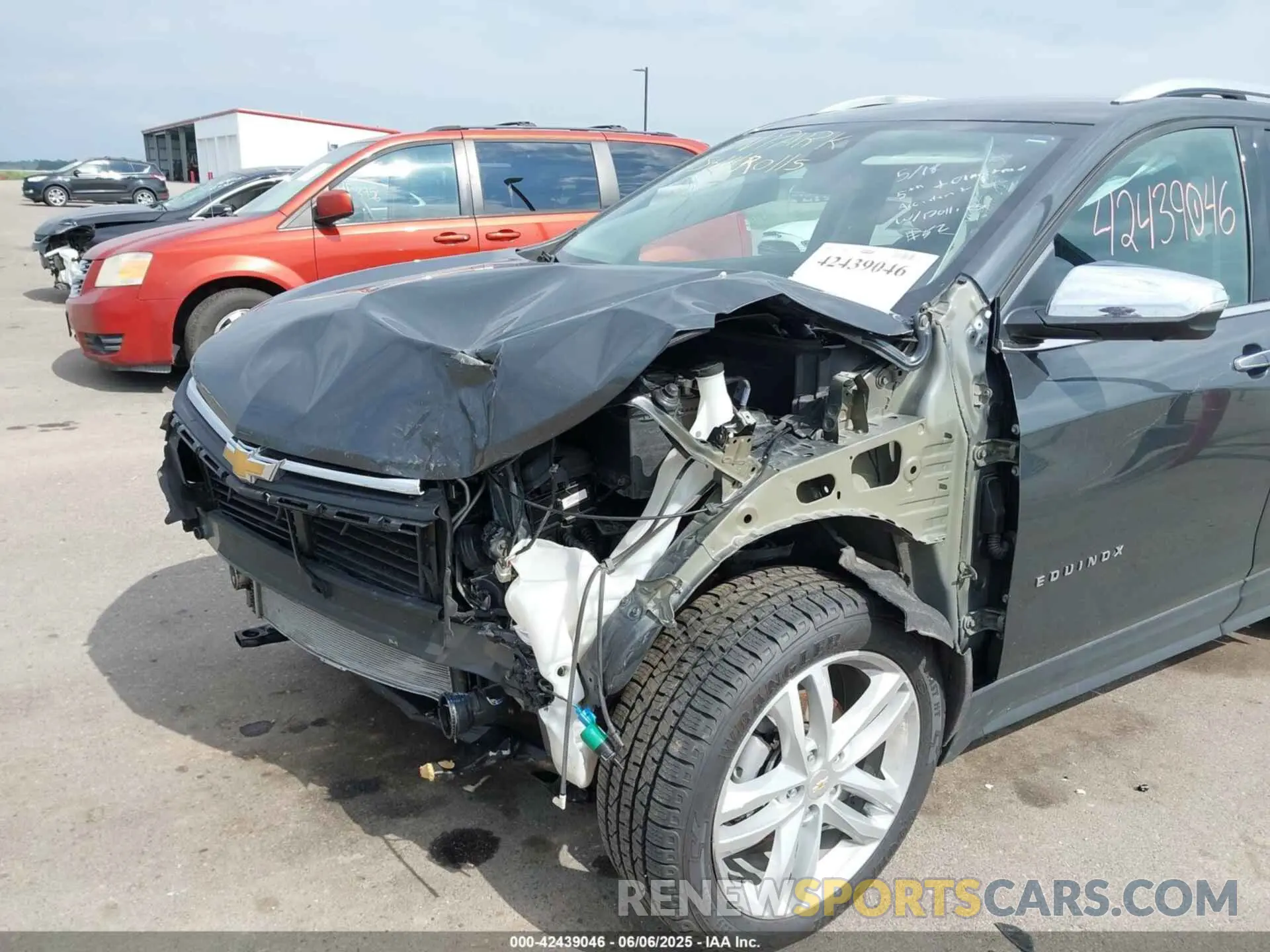 6 Photograph of a damaged car 2GNAXXEV2M6111697 CHEVROLET EQUINOX 2021