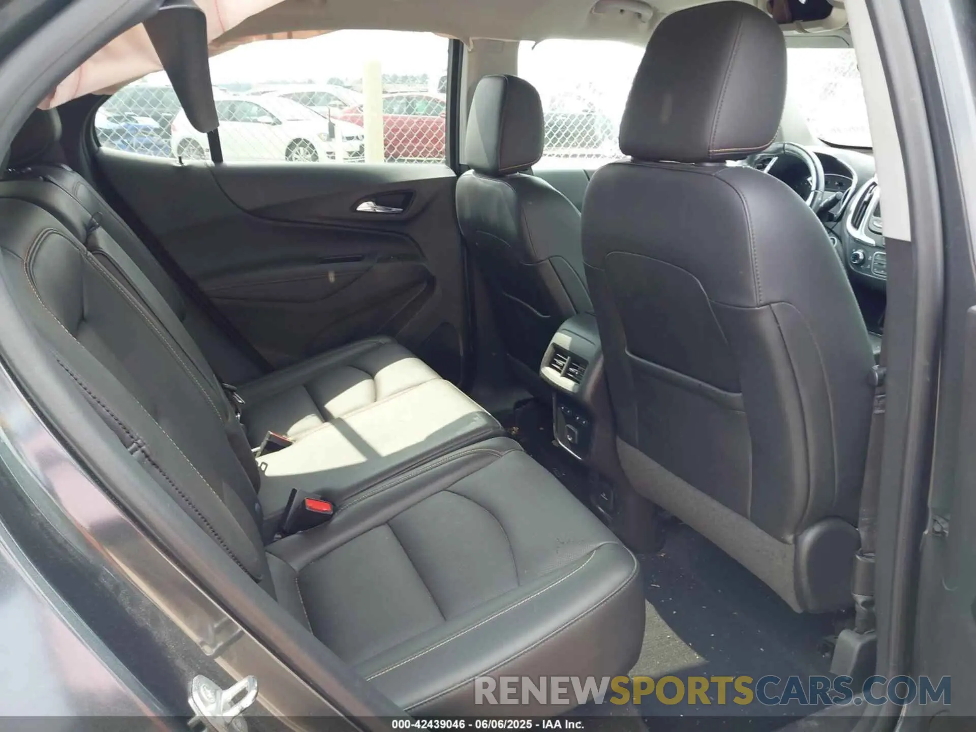 8 Photograph of a damaged car 2GNAXXEV2M6111697 CHEVROLET EQUINOX 2021