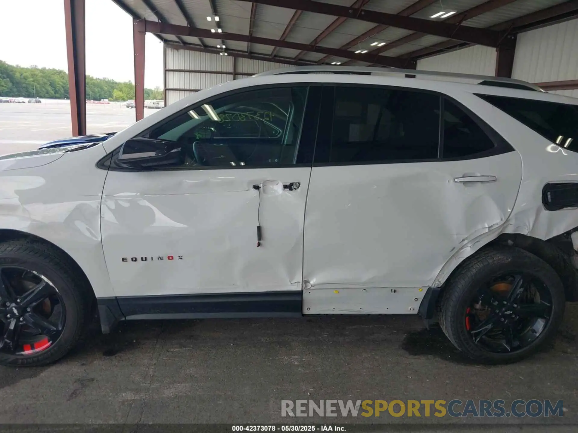 14 Photograph of a damaged car 2GNAXXEV3M6126869 CHEVROLET EQUINOX 2021