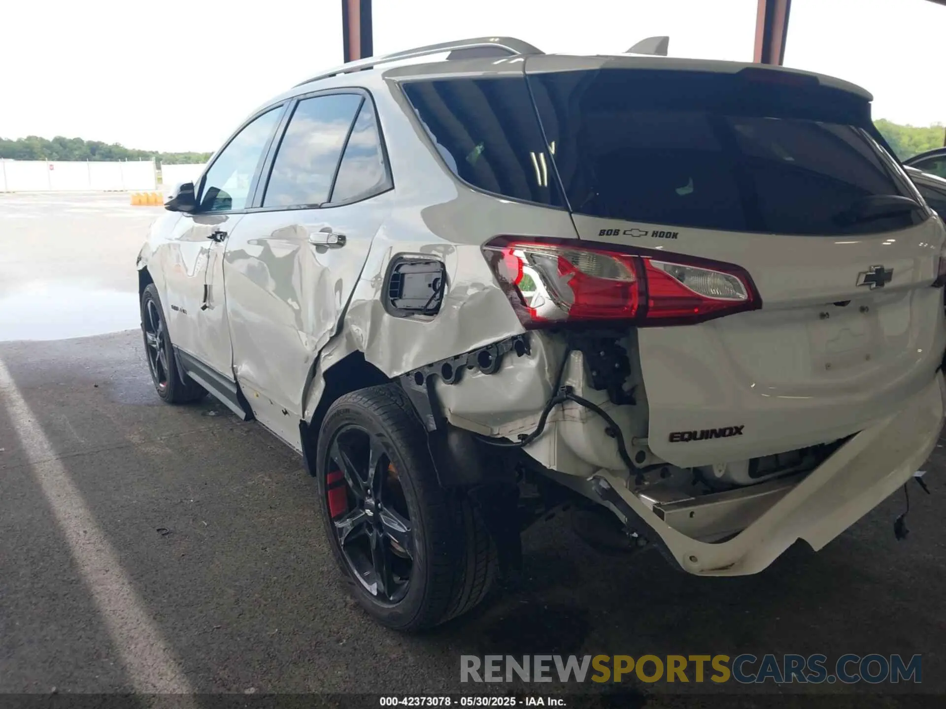 18 Photograph of a damaged car 2GNAXXEV3M6126869 CHEVROLET EQUINOX 2021
