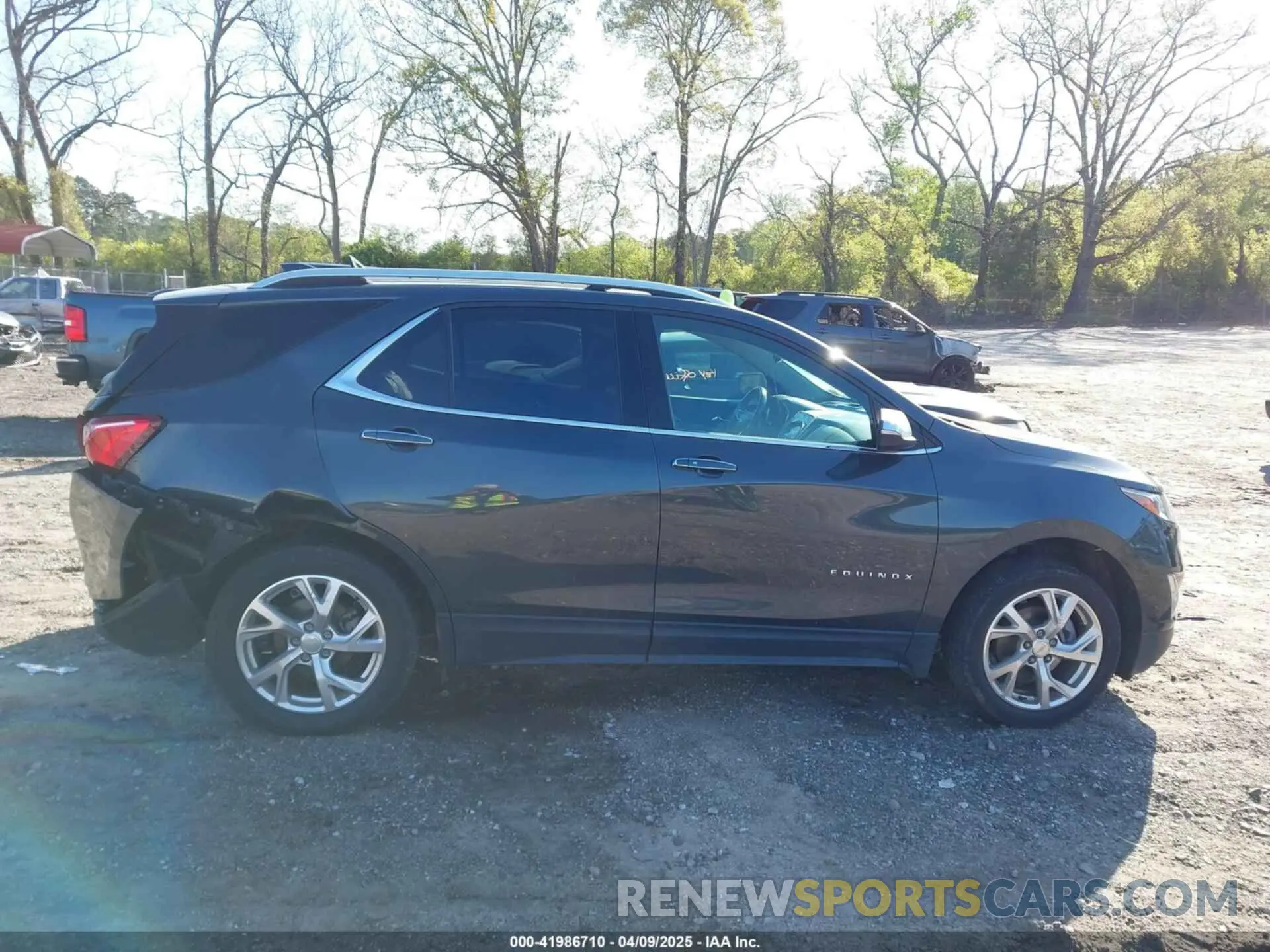 13 Photograph of a damaged car 2GNAXXEV3M6134776 CHEVROLET EQUINOX 2021