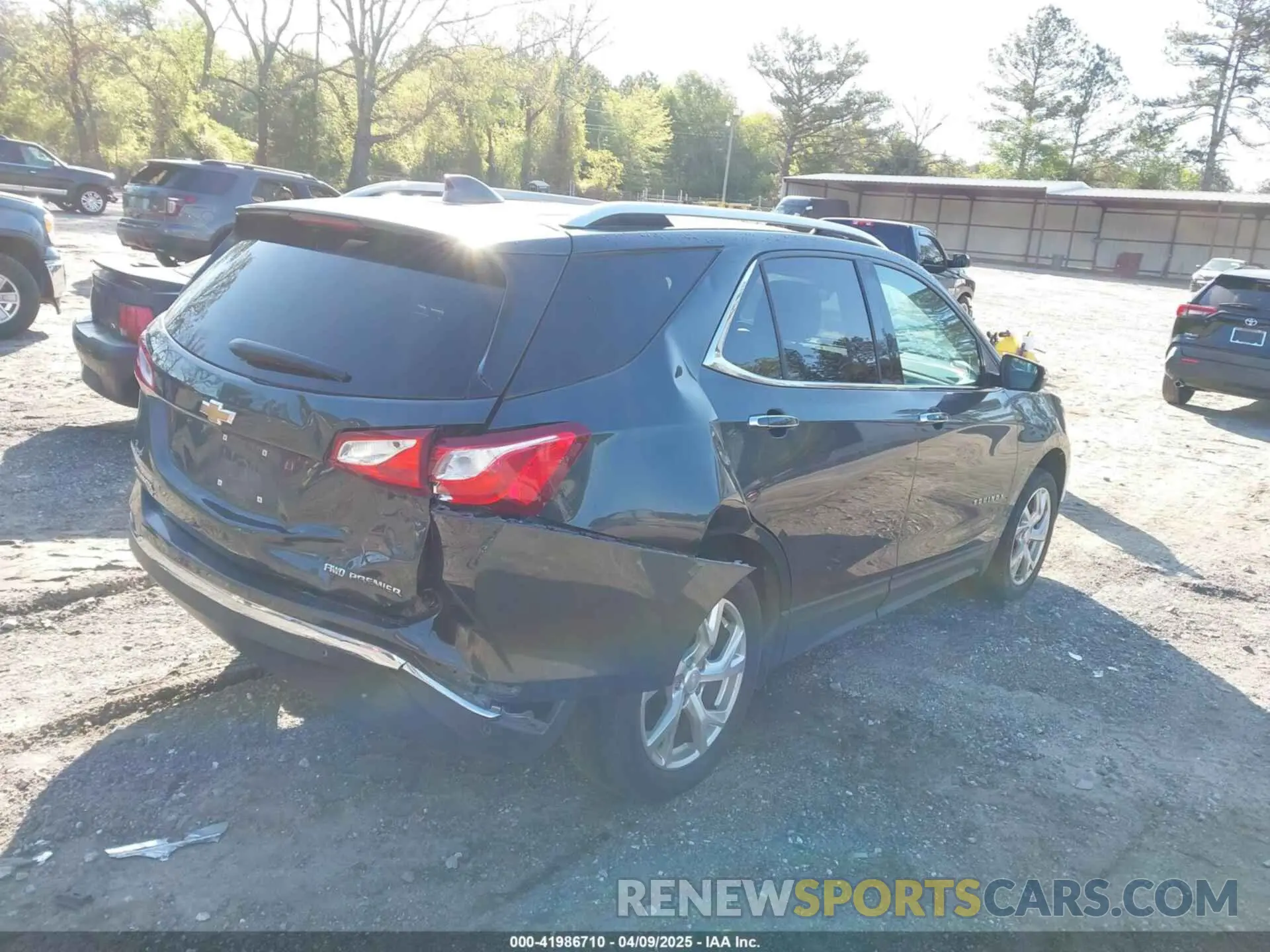 4 Photograph of a damaged car 2GNAXXEV3M6134776 CHEVROLET EQUINOX 2021
