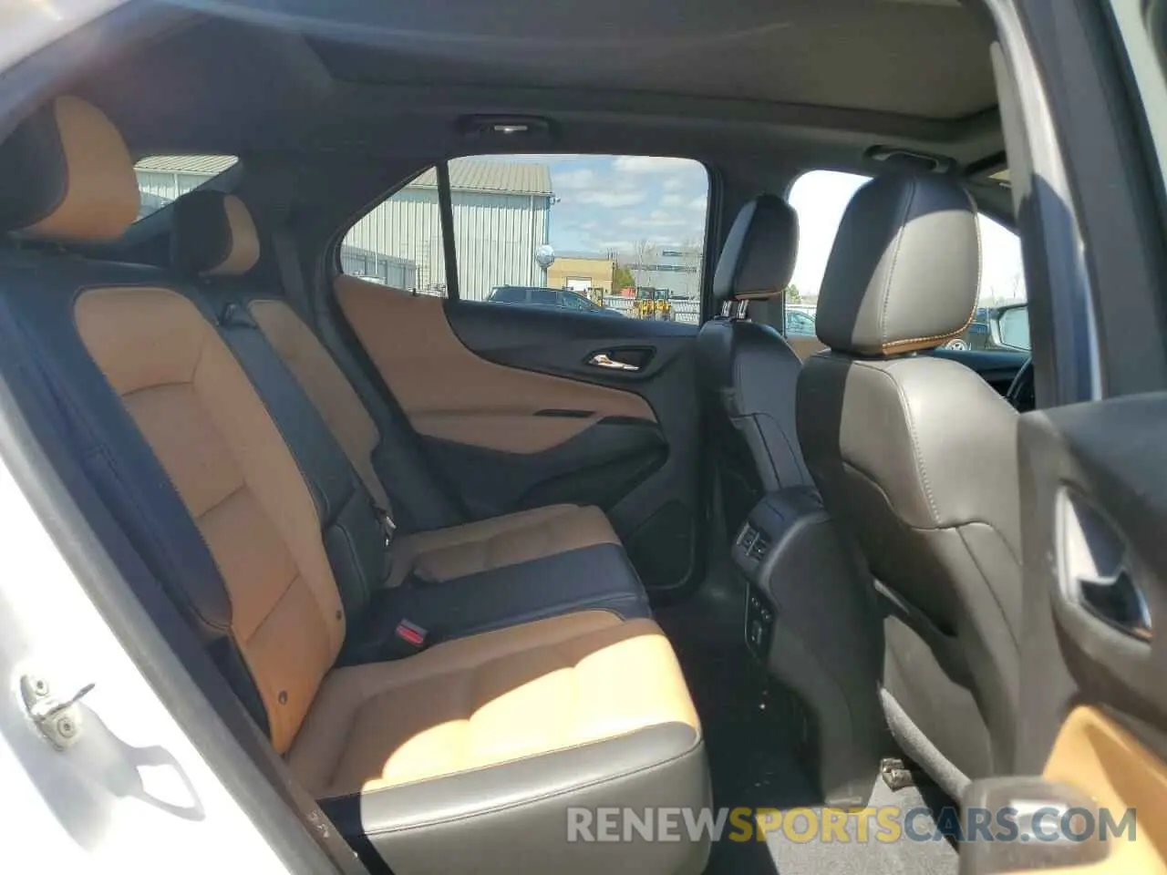 11 Photograph of a damaged car 2GNAXXEV6M6137669 CHEVROLET EQUINOX 2021