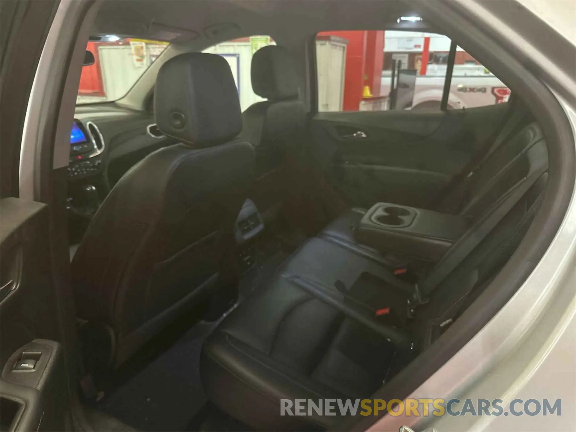 6 Photograph of a damaged car 2GNAXXEV7M6106060 CHEVROLET EQUINOX 2021