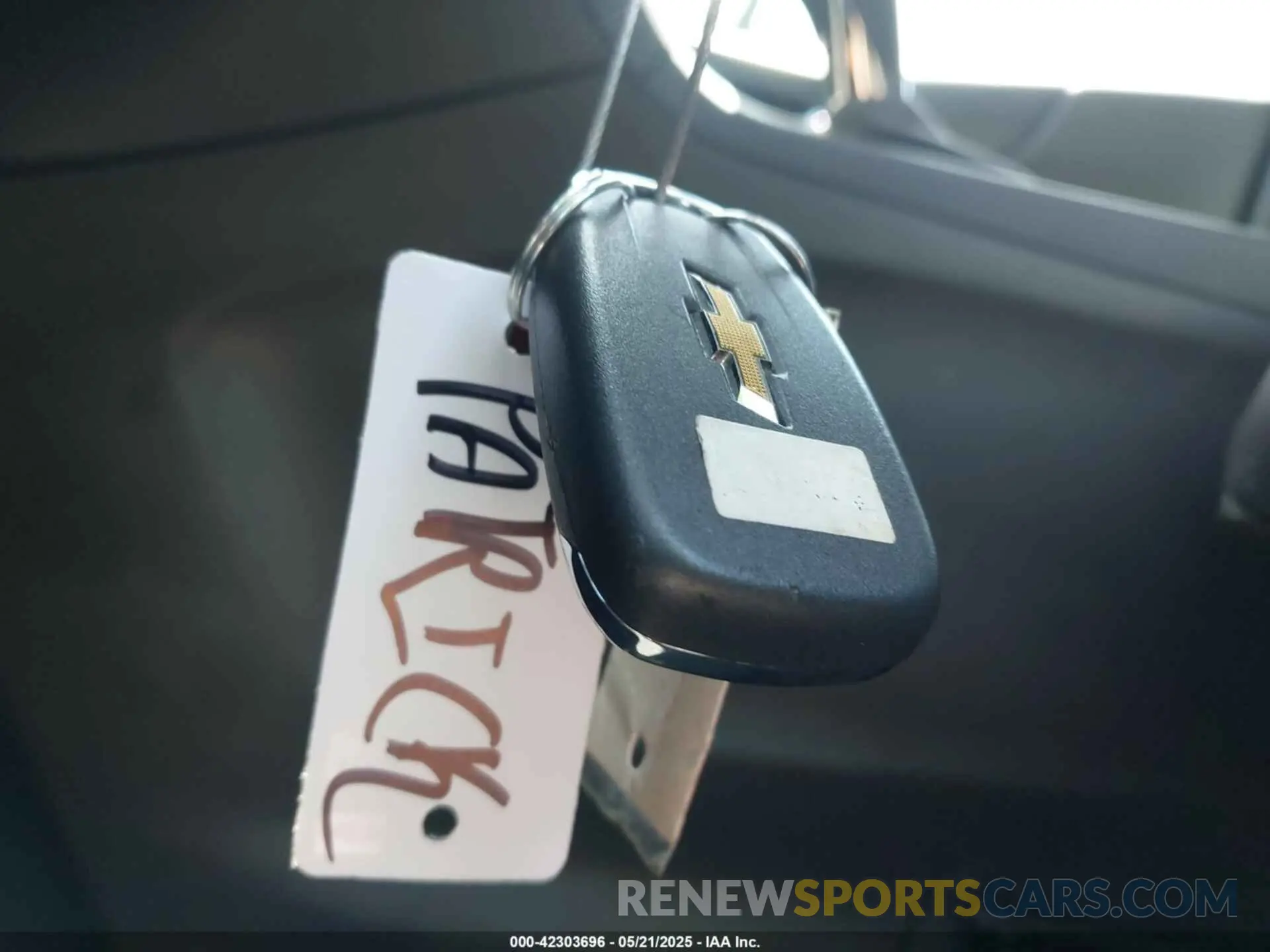 11 Photograph of a damaged car 2GNAXXEV8M6143697 CHEVROLET EQUINOX 2021