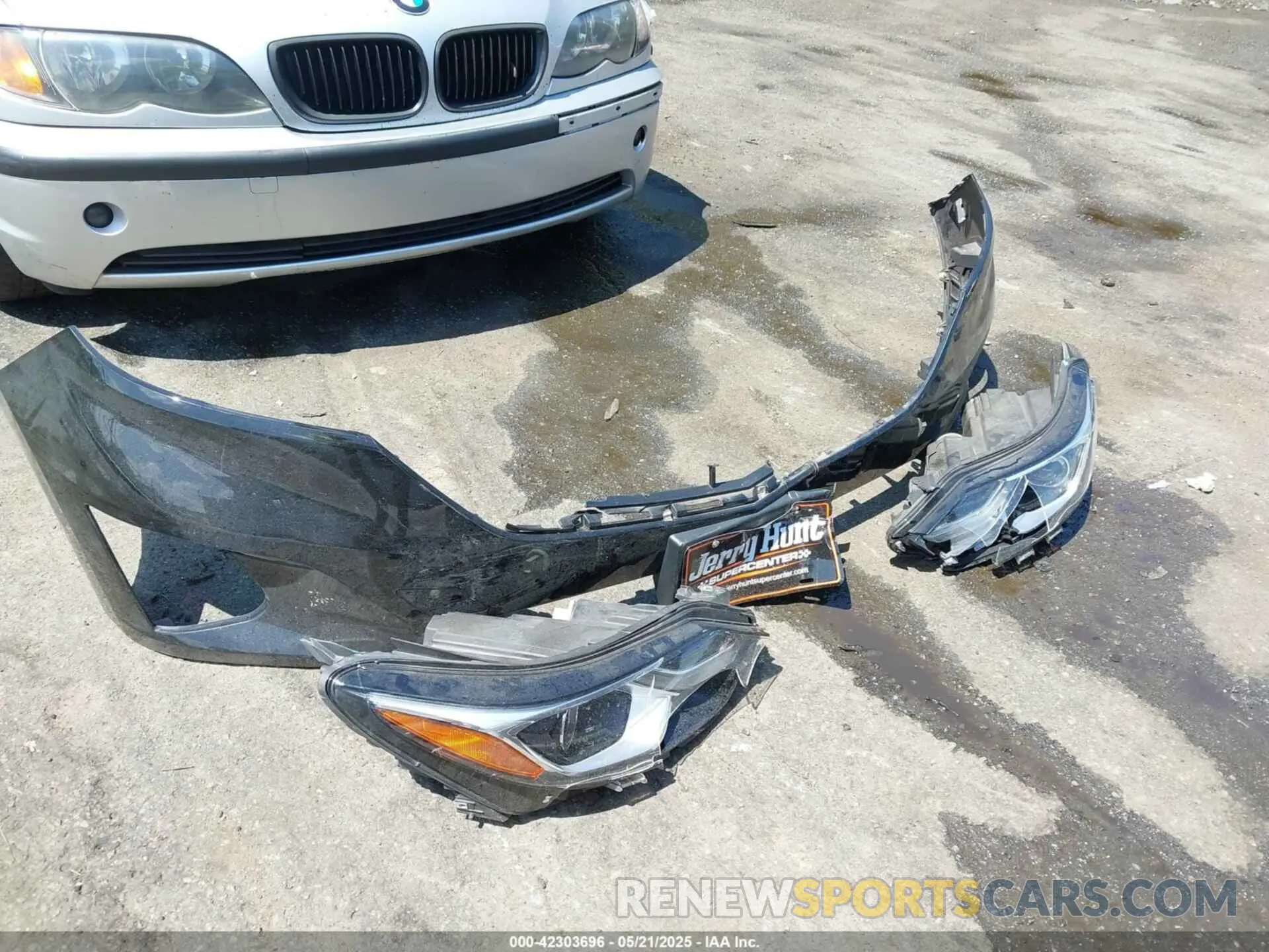 12 Photograph of a damaged car 2GNAXXEV8M6143697 CHEVROLET EQUINOX 2021
