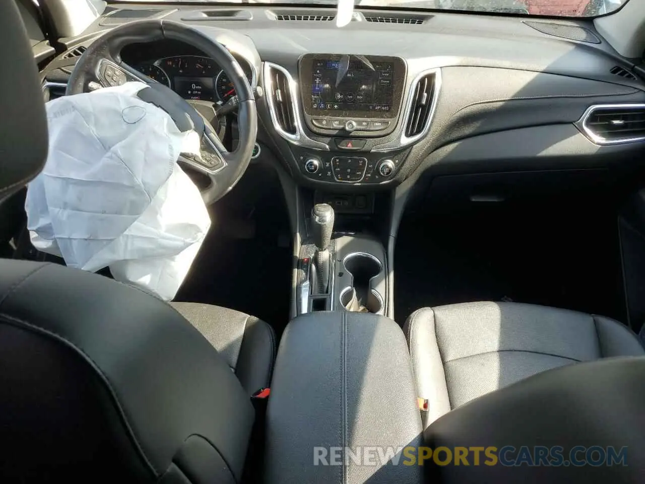 8 Photograph of a damaged car 2GNAXXEV9M6115343 CHEVROLET EQUINOX 2021