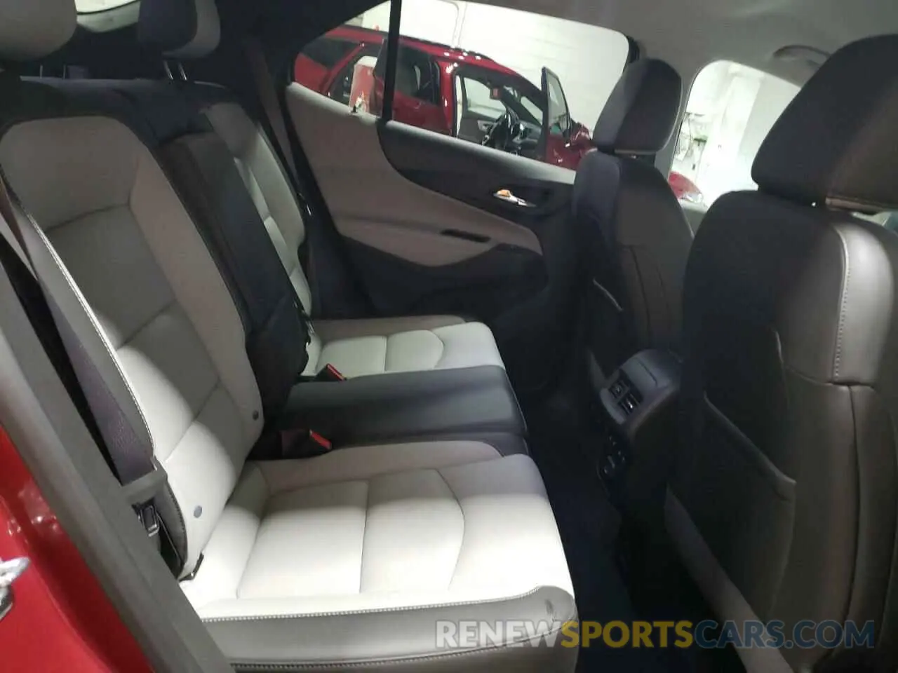 11 Photograph of a damaged car 2GNAXXEVXM6151610 CHEVROLET EQUINOX 2021