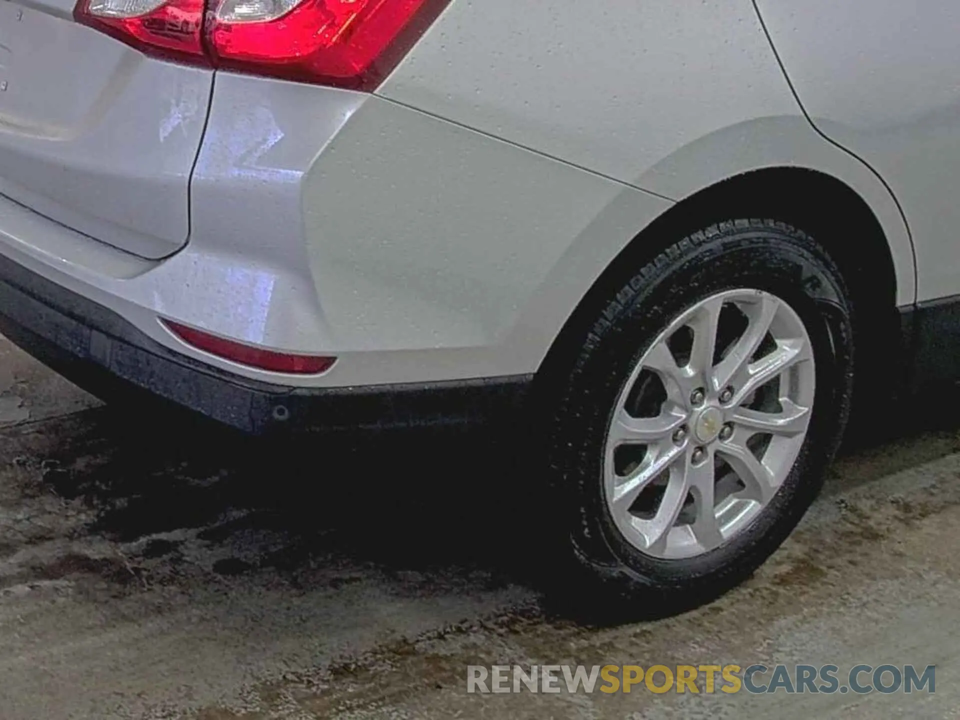 2 Photograph of a damaged car 3GNAXFEV5MS136962 CHEVROLET EQUINOX 2021