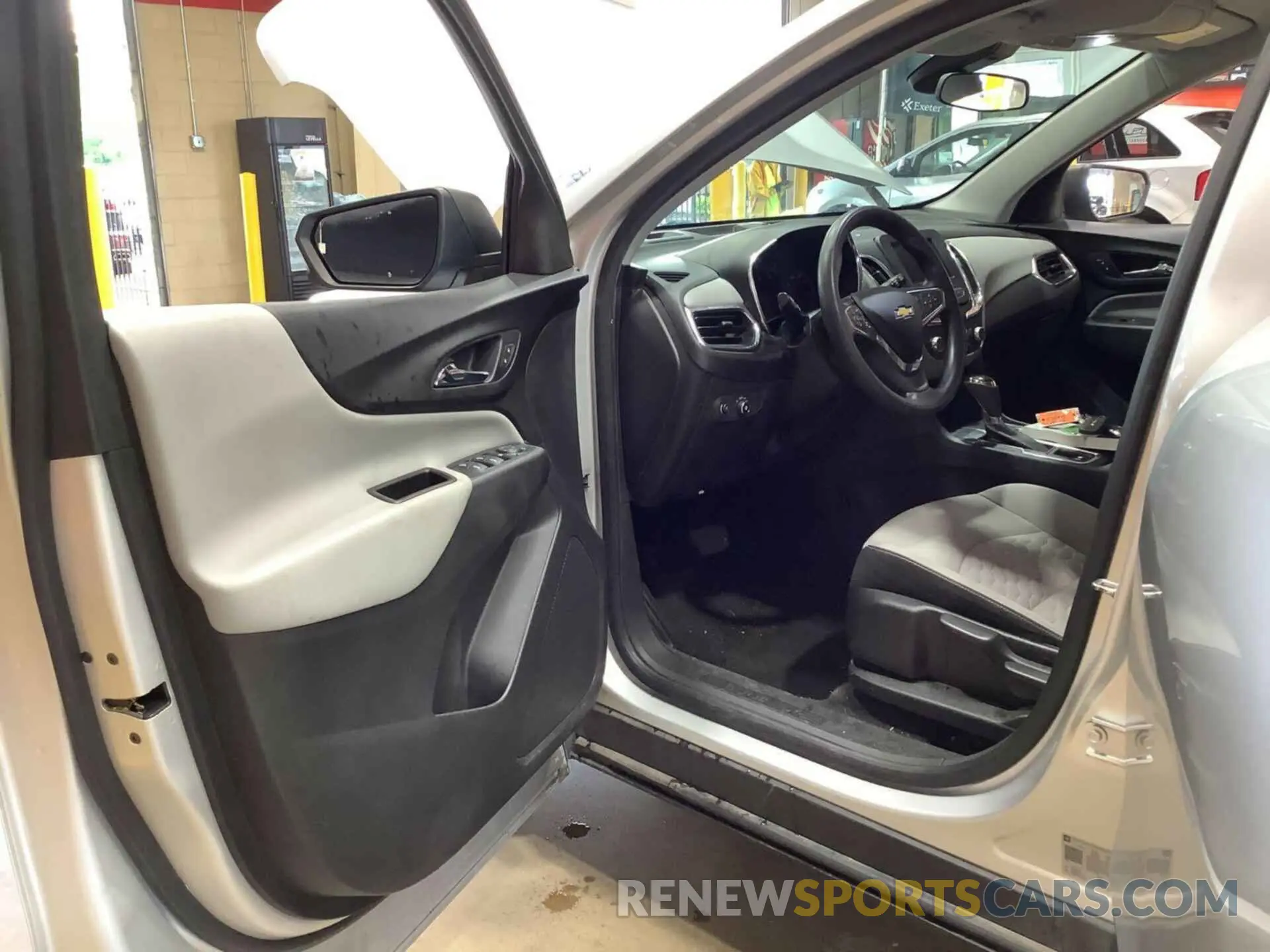 24 Photograph of a damaged car 3GNAXFEV7MS137918 CHEVROLET EQUINOX 2021