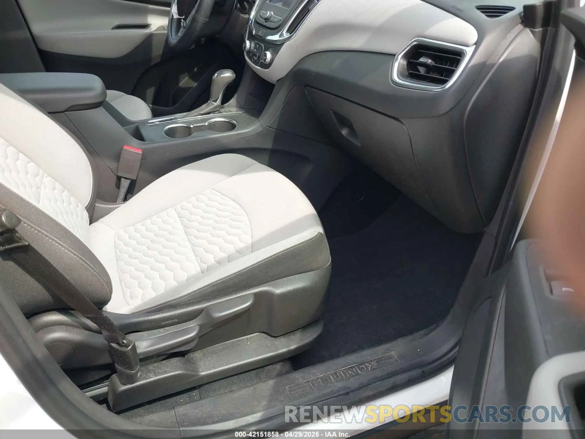 5 Photograph of a damaged car 3GNAXHEV2MS143993 CHEVROLET EQUINOX 2021