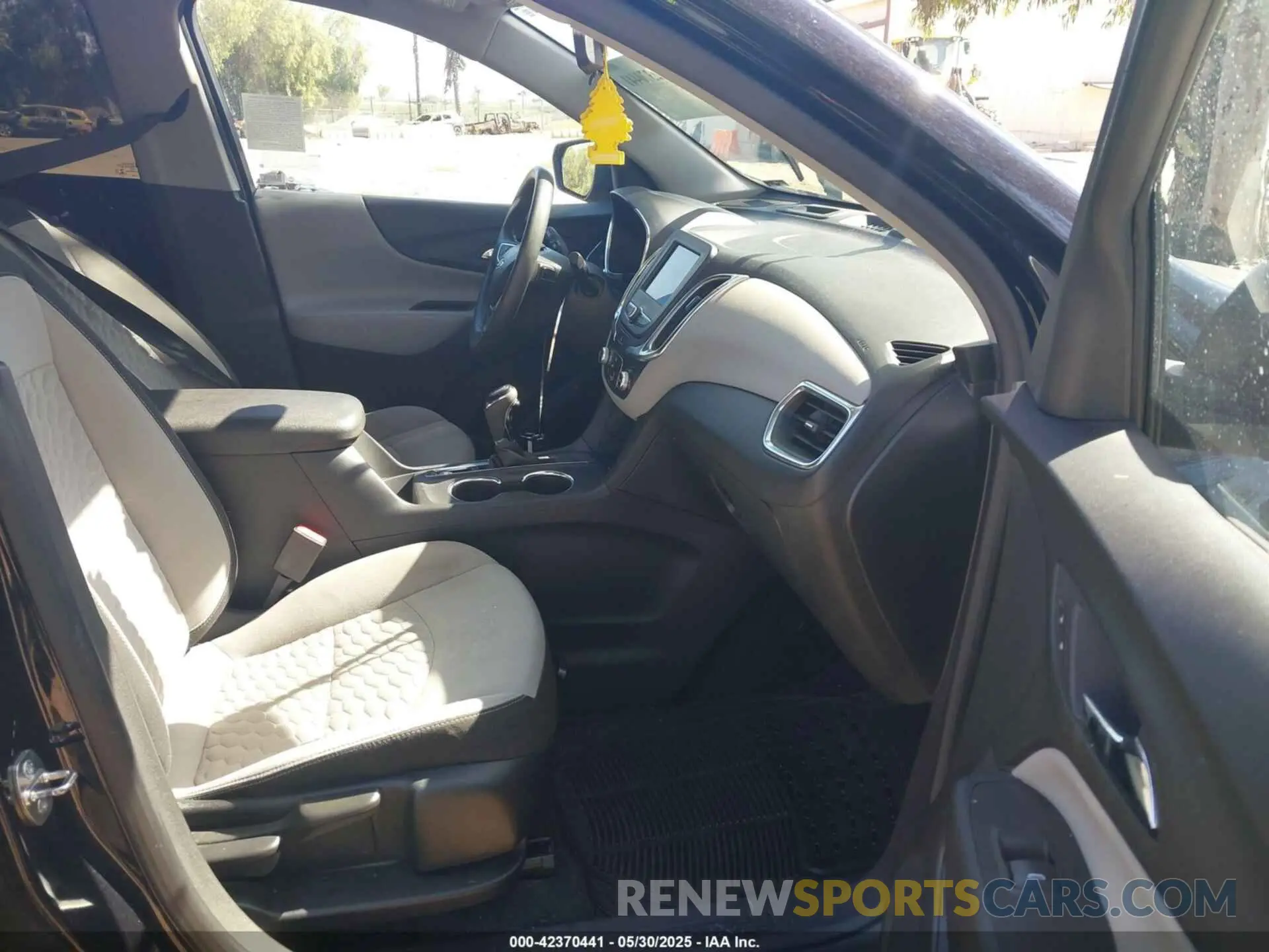 5 Photograph of a damaged car 3GNAXHEV3MS105186 CHEVROLET EQUINOX 2021