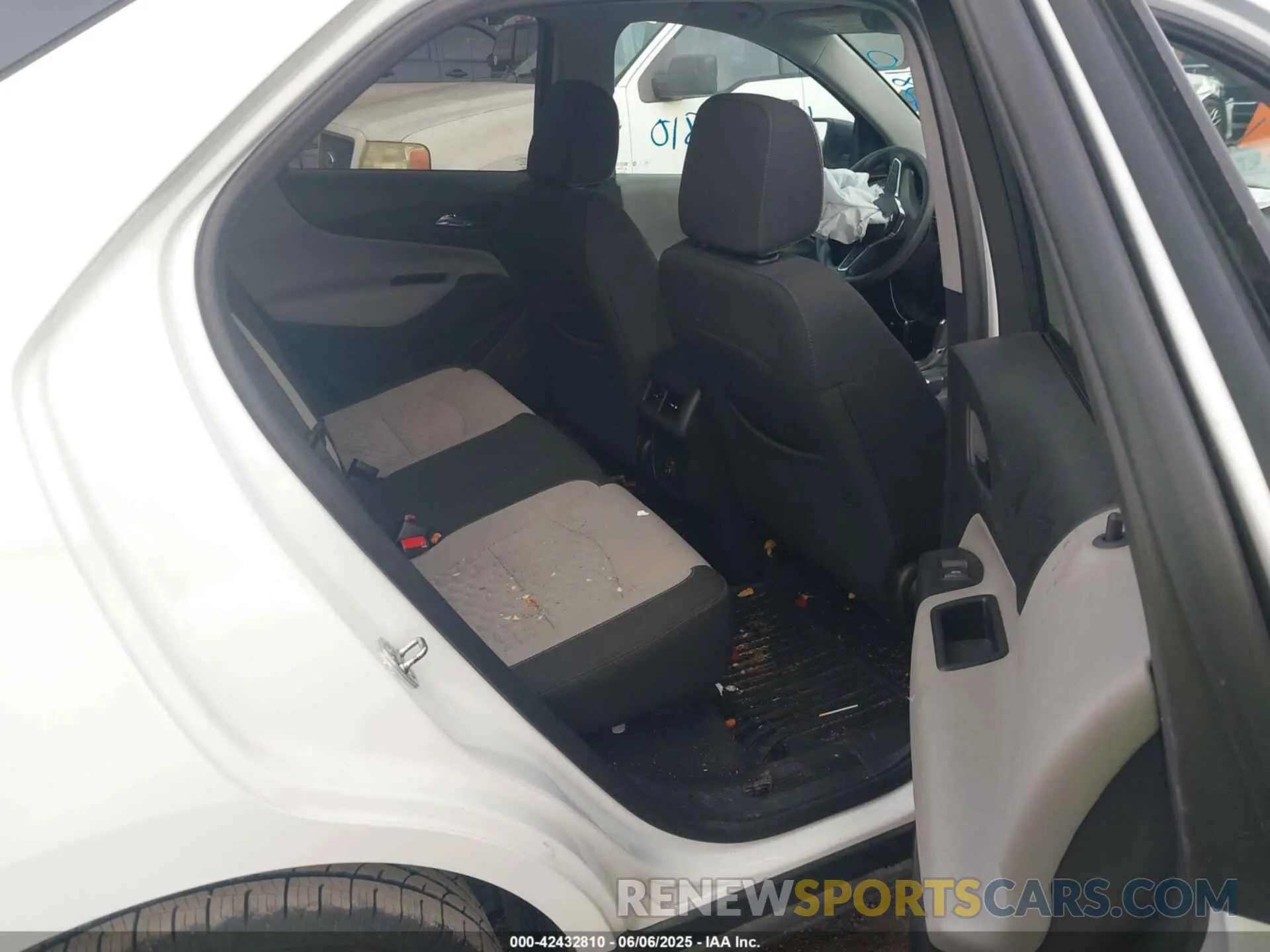 8 Photograph of a damaged car 3GNAXHEV4MS161282 CHEVROLET EQUINOX 2021