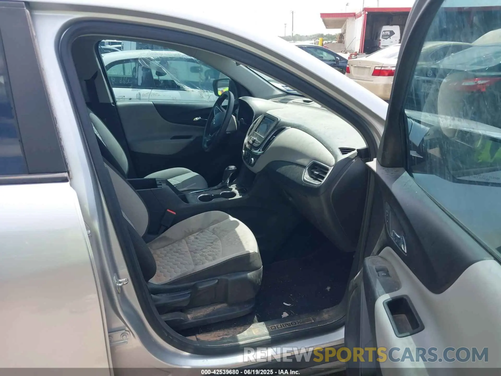 5 Photograph of a damaged car 3GNAXHEV4MS176428 CHEVROLET EQUINOX 2021
