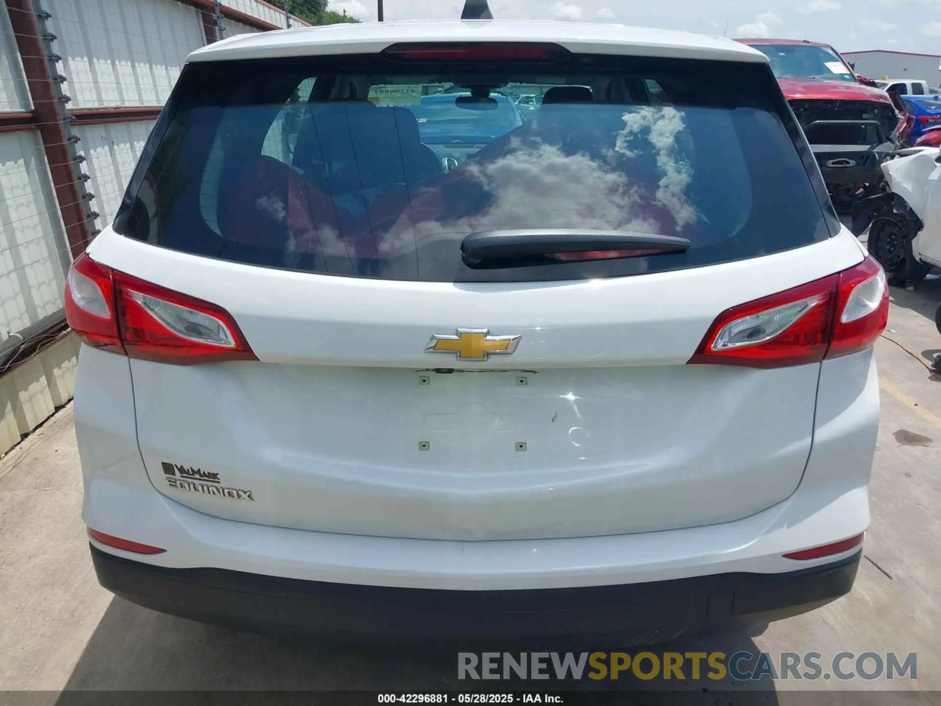 17 Photograph of a damaged car 3GNAXHEV5MS144426 CHEVROLET EQUINOX 2021