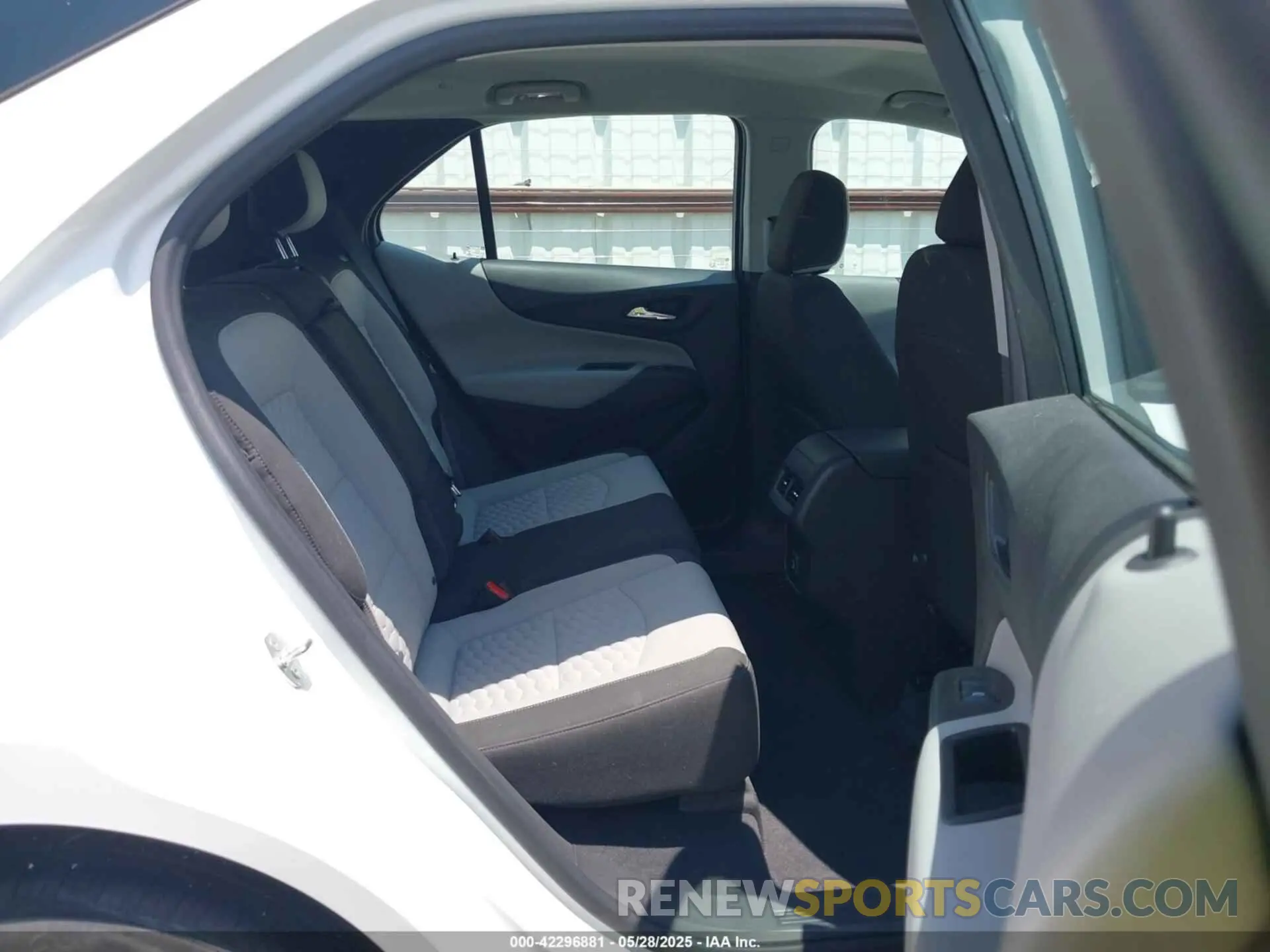 8 Photograph of a damaged car 3GNAXHEV5MS144426 CHEVROLET EQUINOX 2021