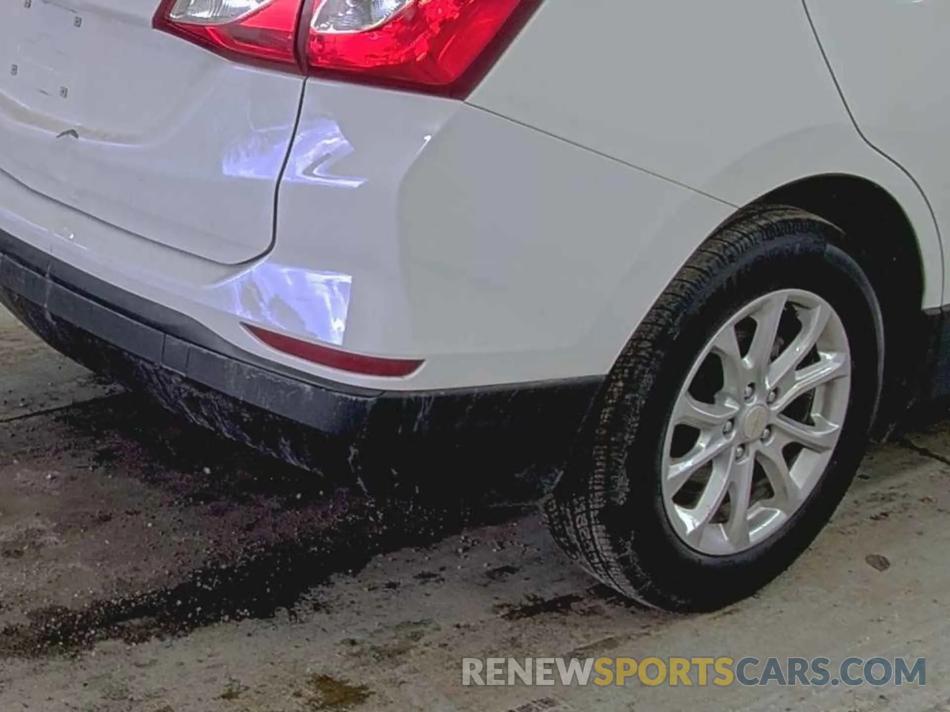27 Photograph of a damaged car 3GNAXHEV6MS102427 CHEVROLET EQUINOX 2021