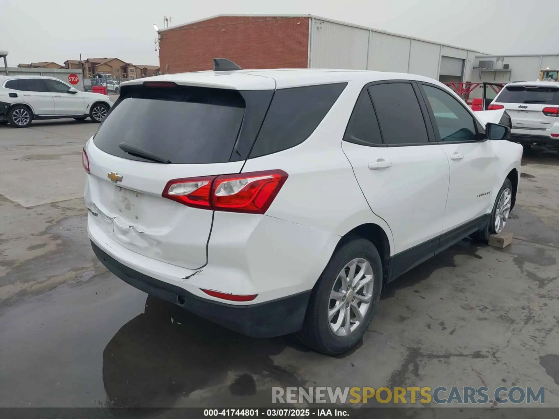 4 Photograph of a damaged car 3GNAXHEV7MS163379 CHEVROLET EQUINOX 2021