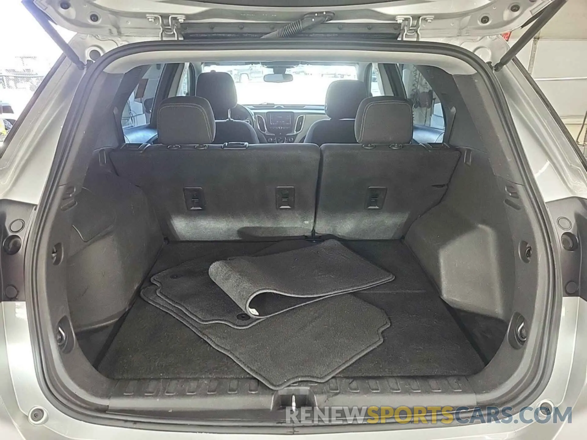 32 Photograph of a damaged car 3GNAXHEV8MS126065 CHEVROLET EQUINOX 2021