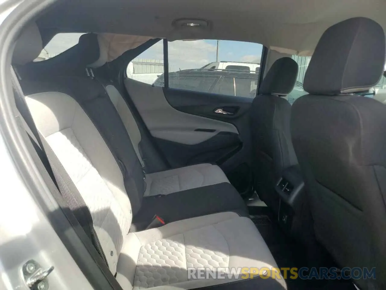 11 Photograph of a damaged car 3GNAXHEV8MS175086 CHEVROLET EQUINOX 2021