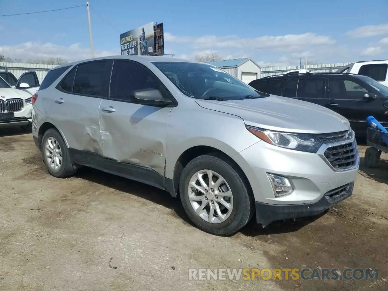 4 Photograph of a damaged car 3GNAXHEV8MS175086 CHEVROLET EQUINOX 2021