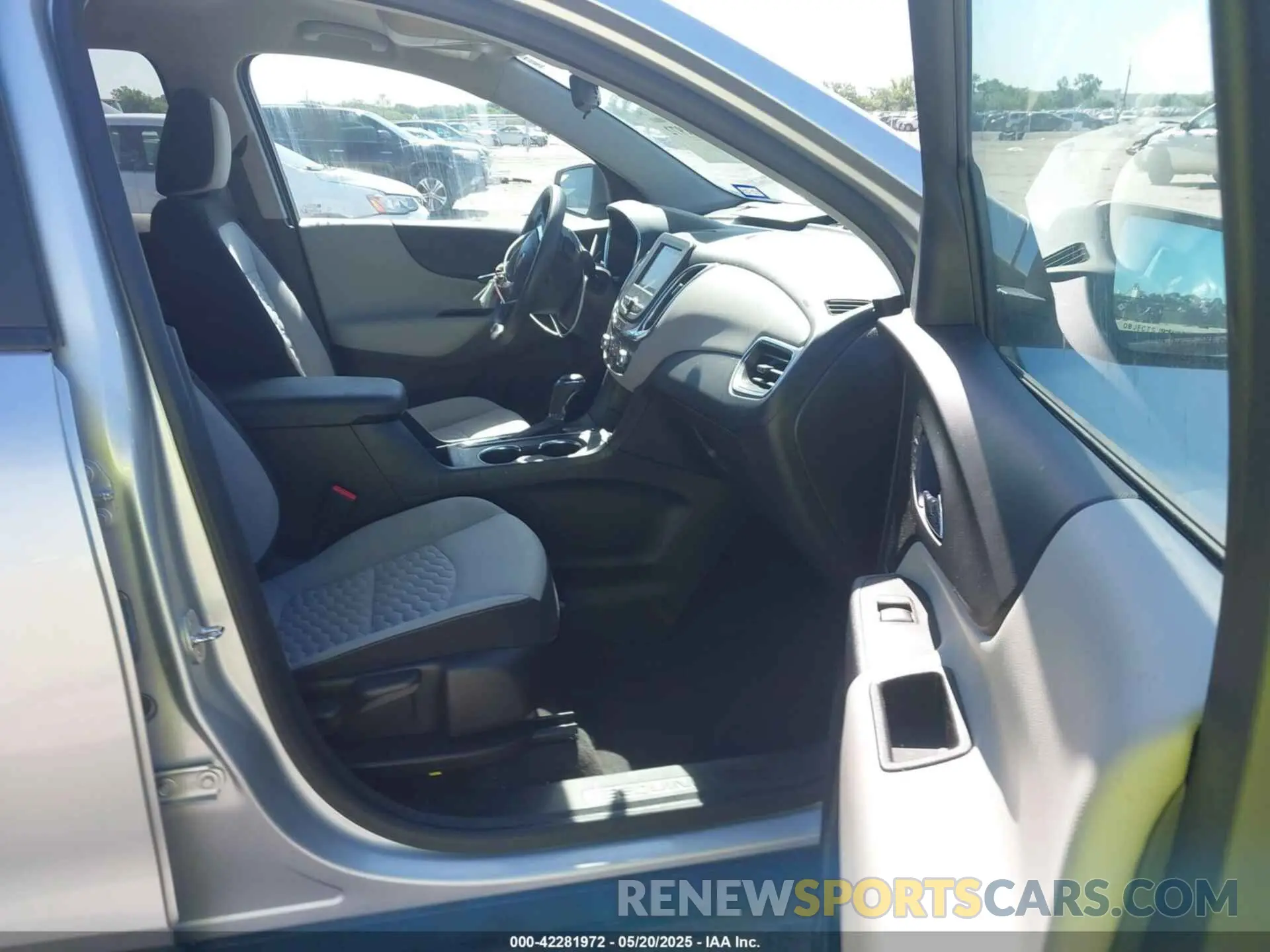 5 Photograph of a damaged car 3GNAXHEV9MS143988 CHEVROLET EQUINOX 2021