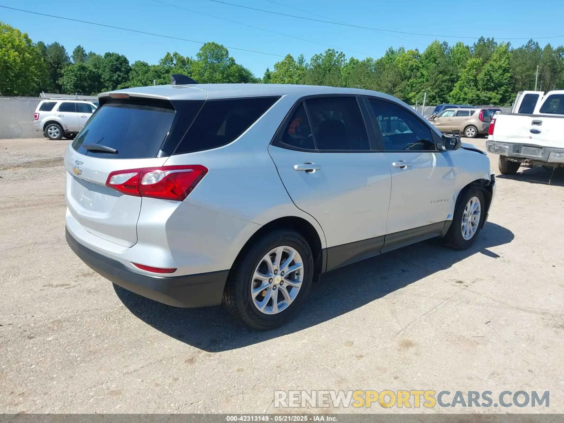 4 Photograph of a damaged car 3GNAXHEV9MS158412 CHEVROLET EQUINOX 2021