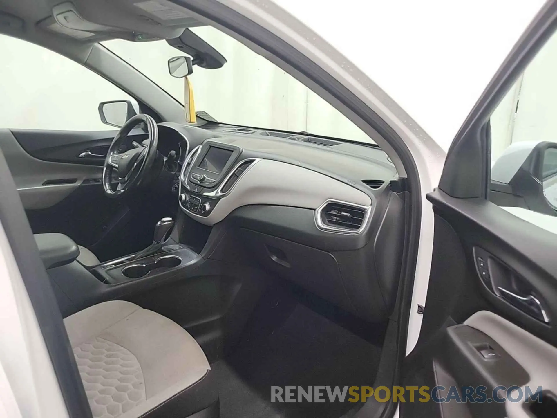 25 Photograph of a damaged car 3GNAXJEV1MS103573 CHEVROLET EQUINOX 2021