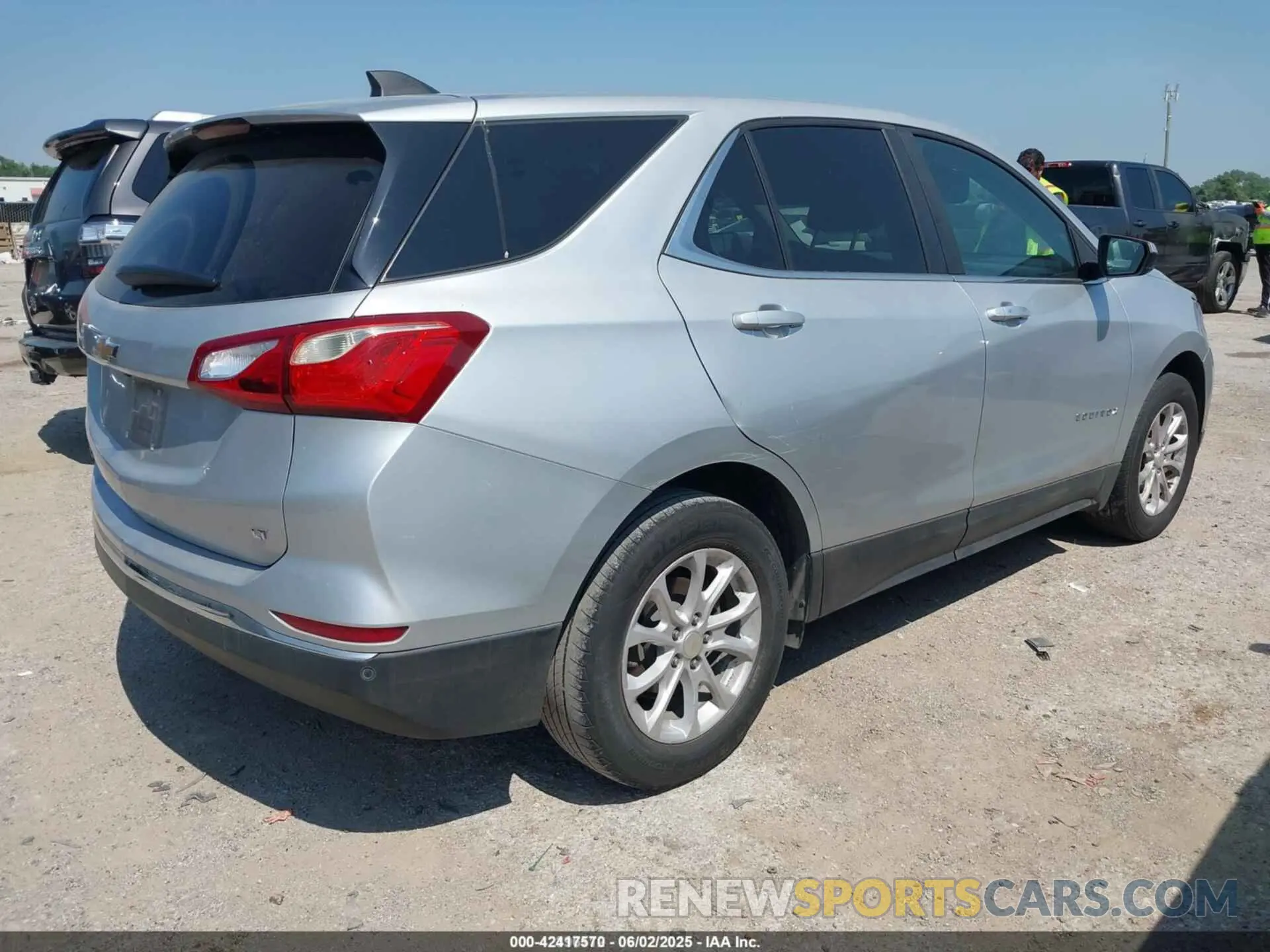 4 Photograph of a damaged car 3GNAXJEV3MS160745 CHEVROLET EQUINOX 2021