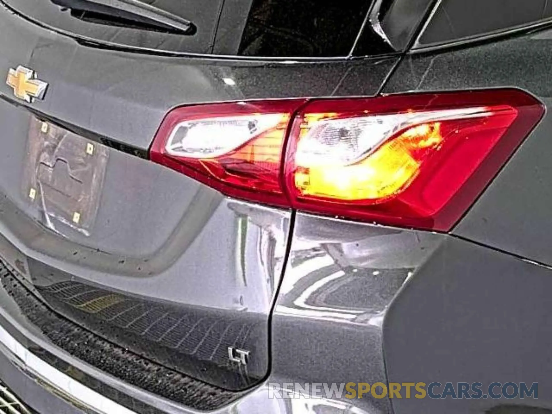 26 Photograph of a damaged car 3GNAXJEV5ML379569 CHEVROLET EQUINOX 2021