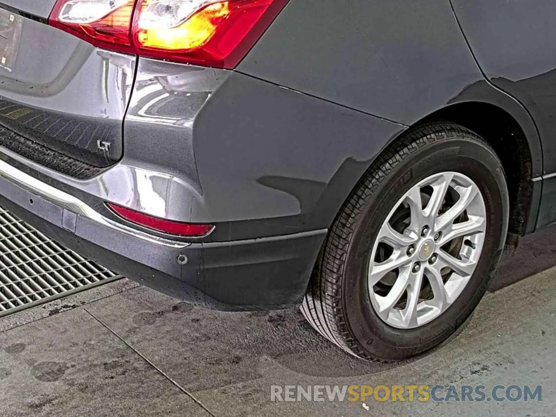 9 Photograph of a damaged car 3GNAXJEV5ML379569 CHEVROLET EQUINOX 2021