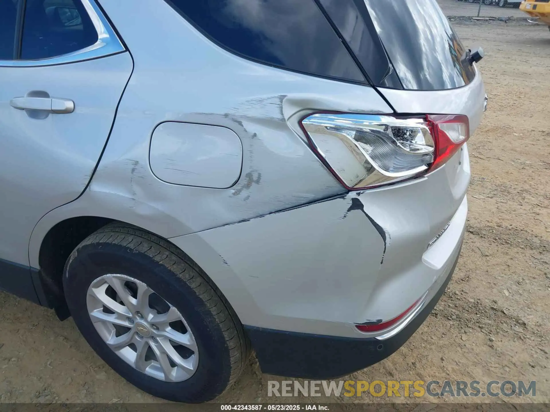 17 Photograph of a damaged car 3GNAXJEV5MS161556 CHEVROLET EQUINOX 2021