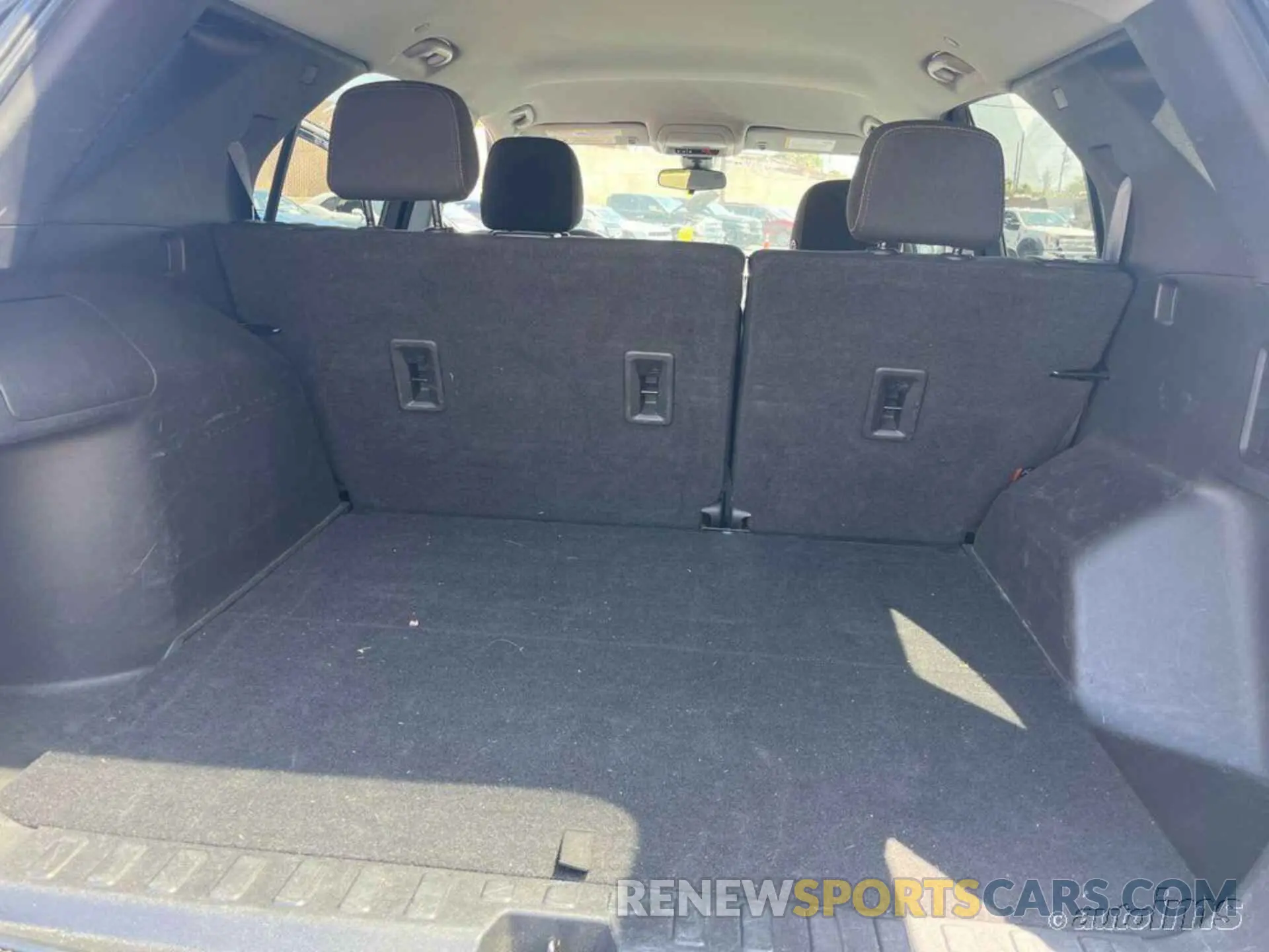4 Photograph of a damaged car 3GNAXJEV6ML379595 CHEVROLET EQUINOX 2021