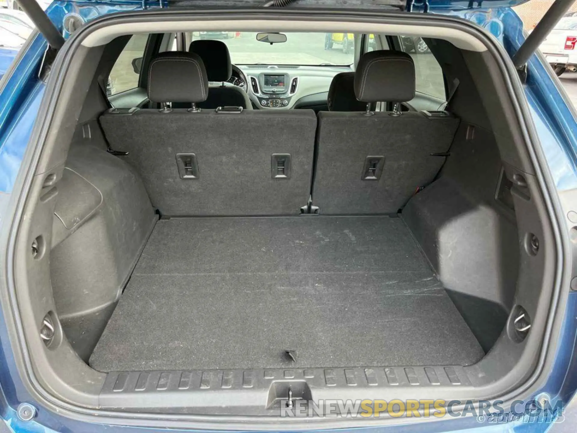 4 Photograph of a damaged car 3GNAXJEV7ML386832 CHEVROLET EQUINOX 2021