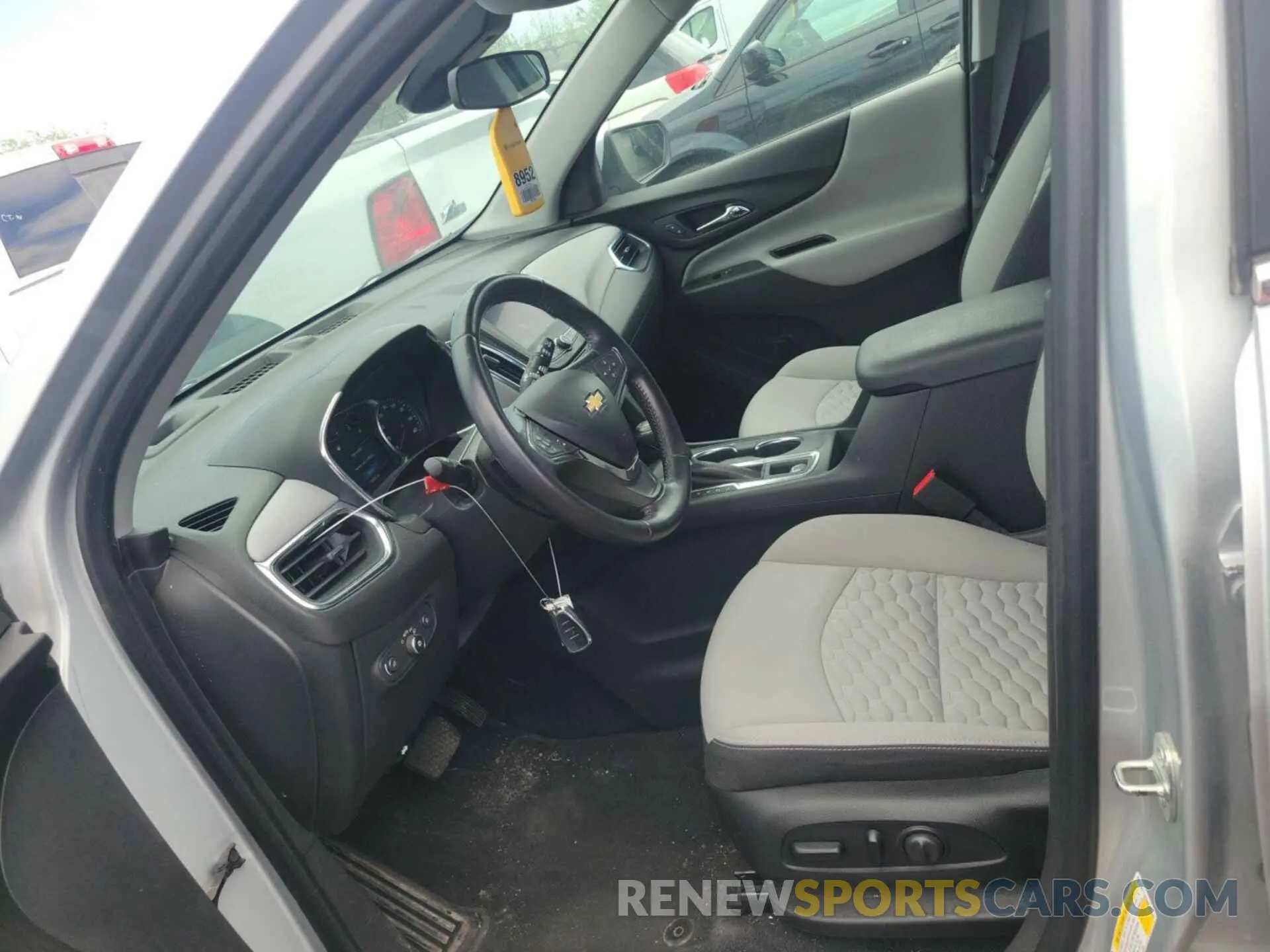 28 Photograph of a damaged car 3GNAXJEV8ML393708 CHEVROLET EQUINOX 2021