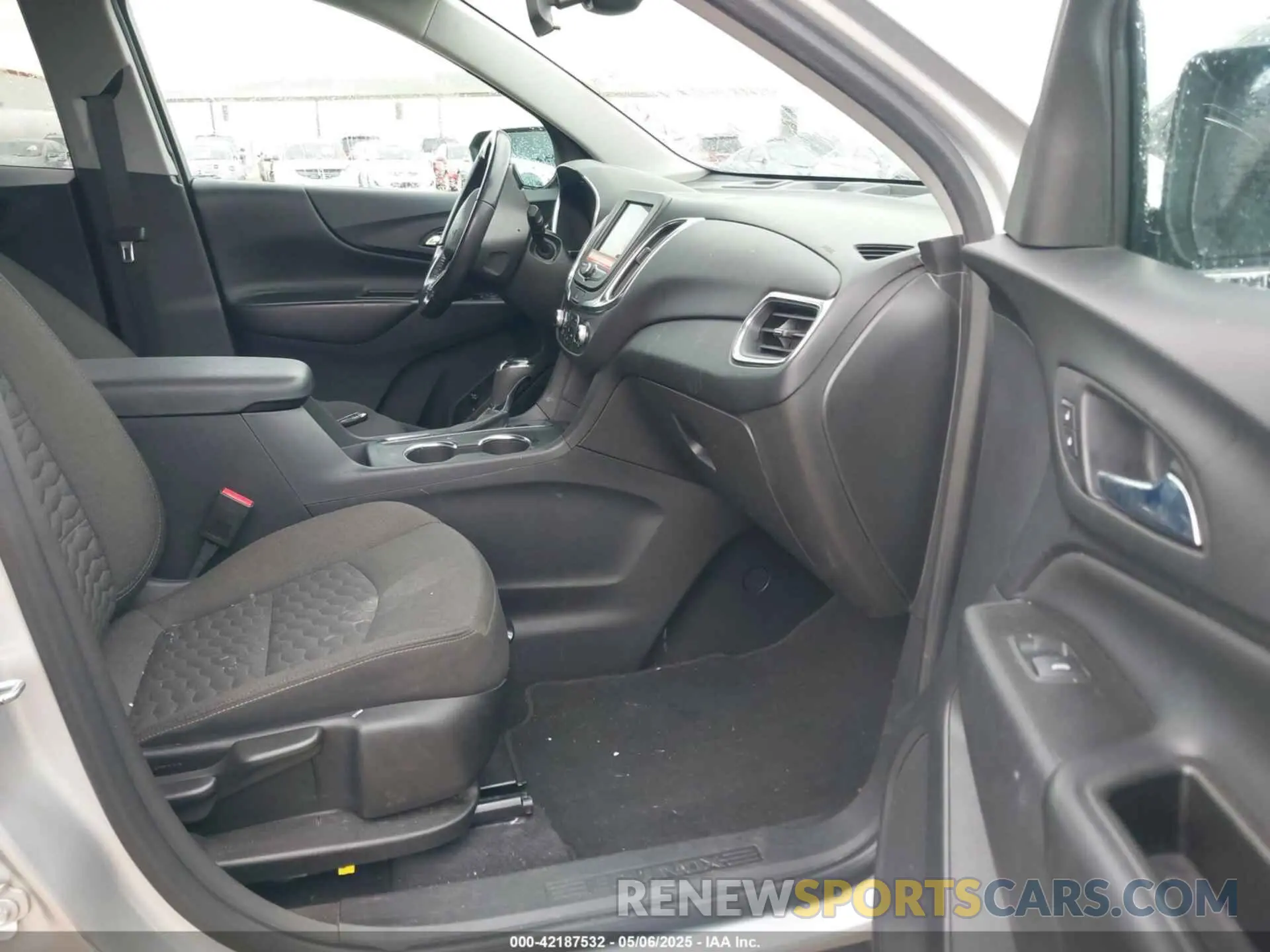 5 Photograph of a damaged car 3GNAXJEV9MS161317 CHEVROLET EQUINOX 2021