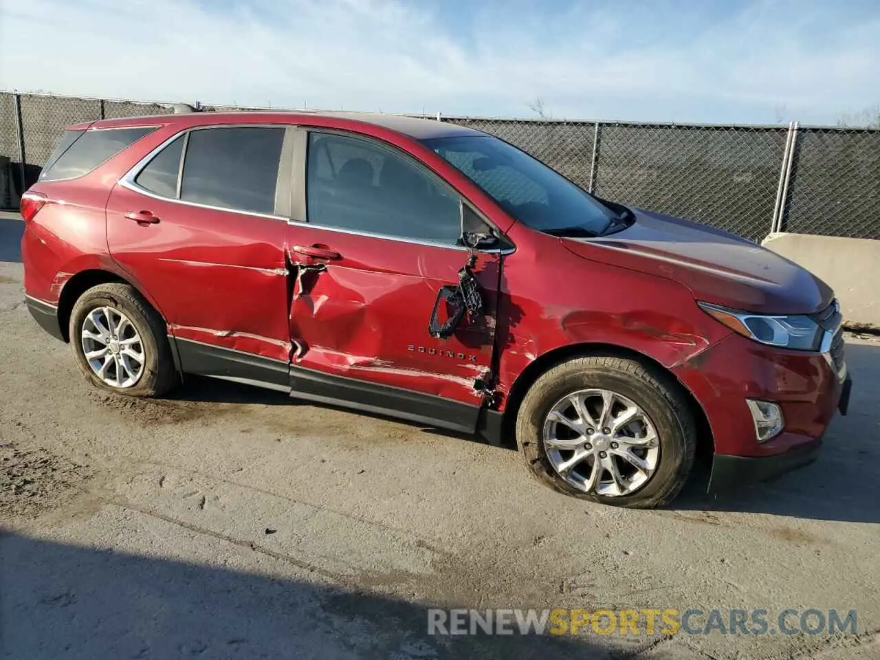 4 Photograph of a damaged car 3GNAXKEV0ML341060 CHEVROLET EQUINOX 2021
