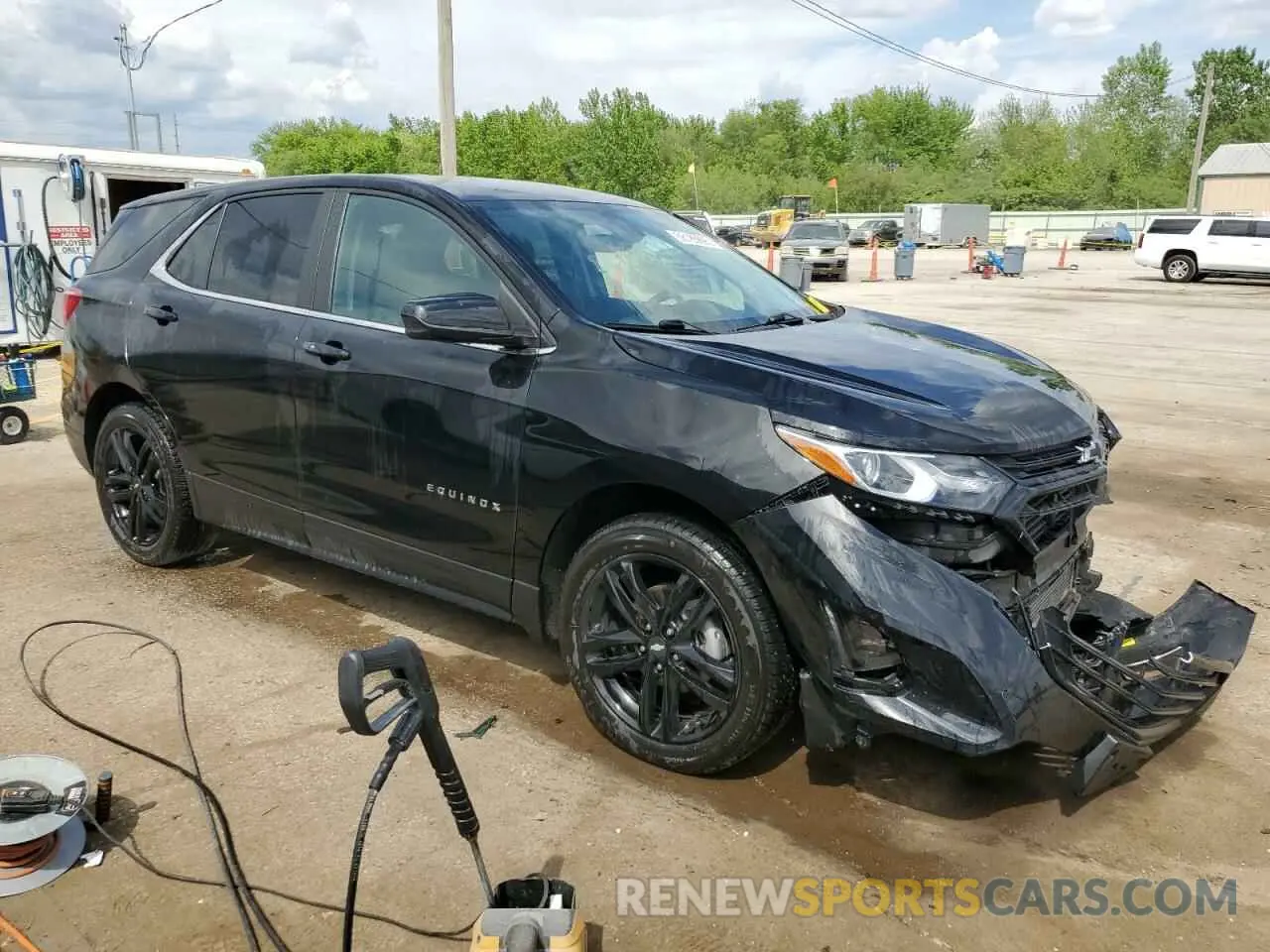 4 Photograph of a damaged car 3GNAXKEV0ML368999 CHEVROLET EQUINOX 2021
