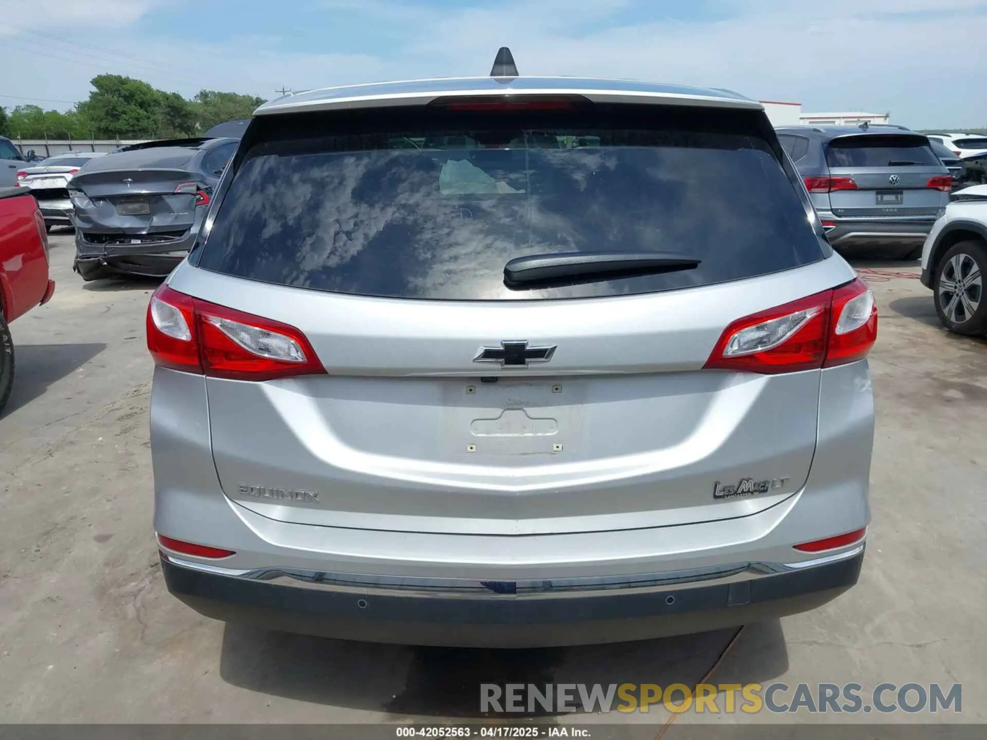 17 Photograph of a damaged car 3GNAXKEV1MS181857 CHEVROLET EQUINOX 2021