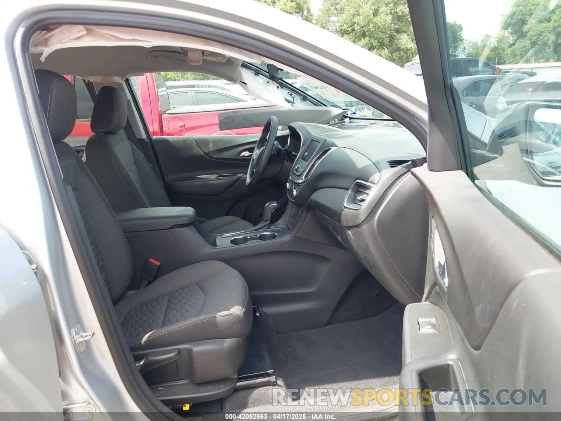5 Photograph of a damaged car 3GNAXKEV1MS181857 CHEVROLET EQUINOX 2021