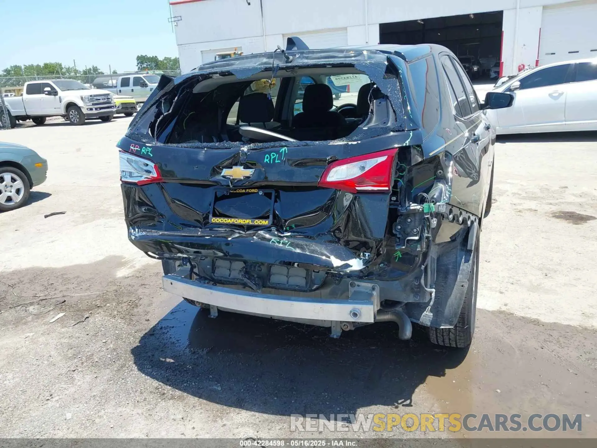 17 Photograph of a damaged car 3GNAXKEV2ML398294 CHEVROLET EQUINOX 2021