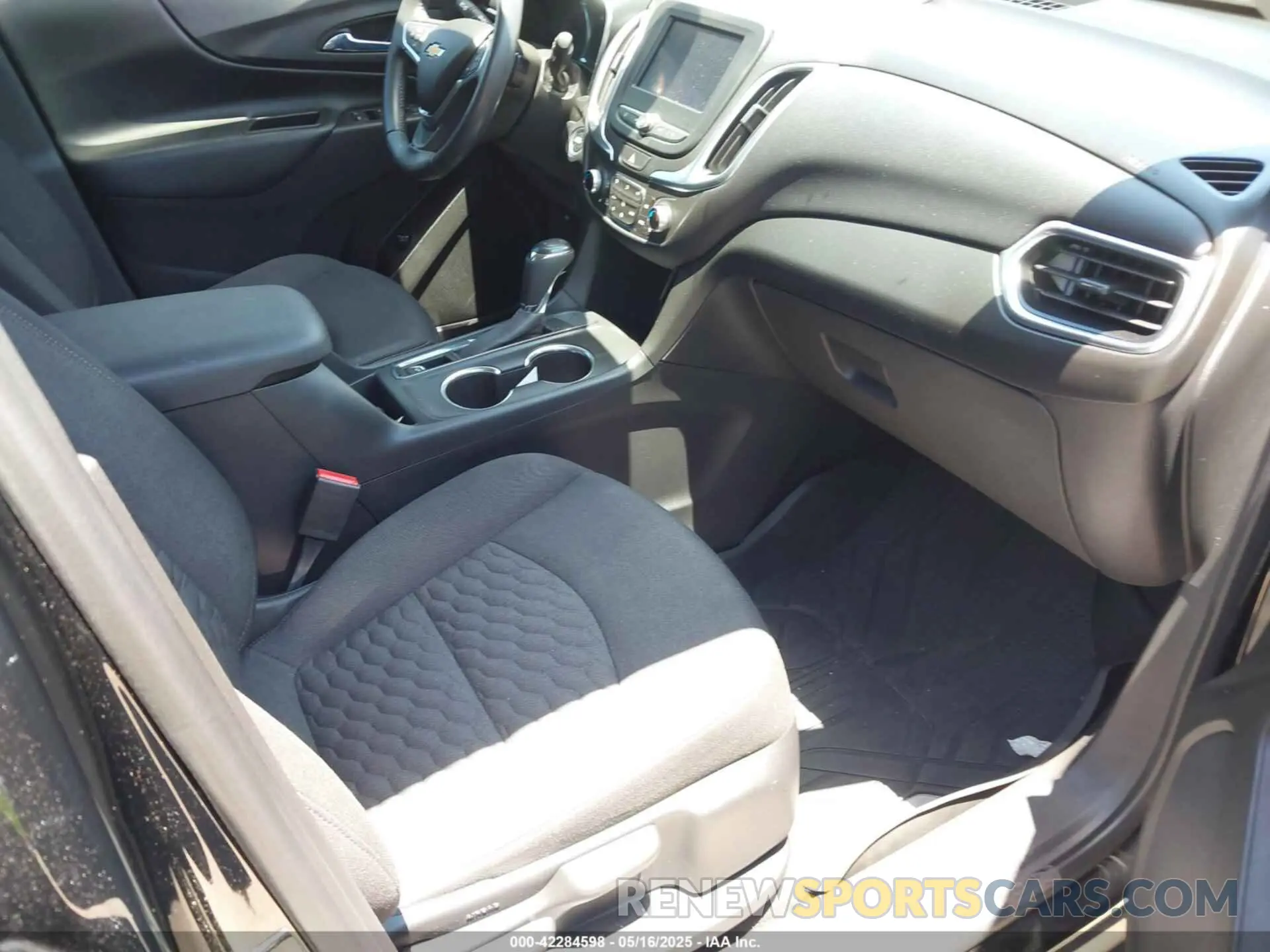 5 Photograph of a damaged car 3GNAXKEV2ML398294 CHEVROLET EQUINOX 2021