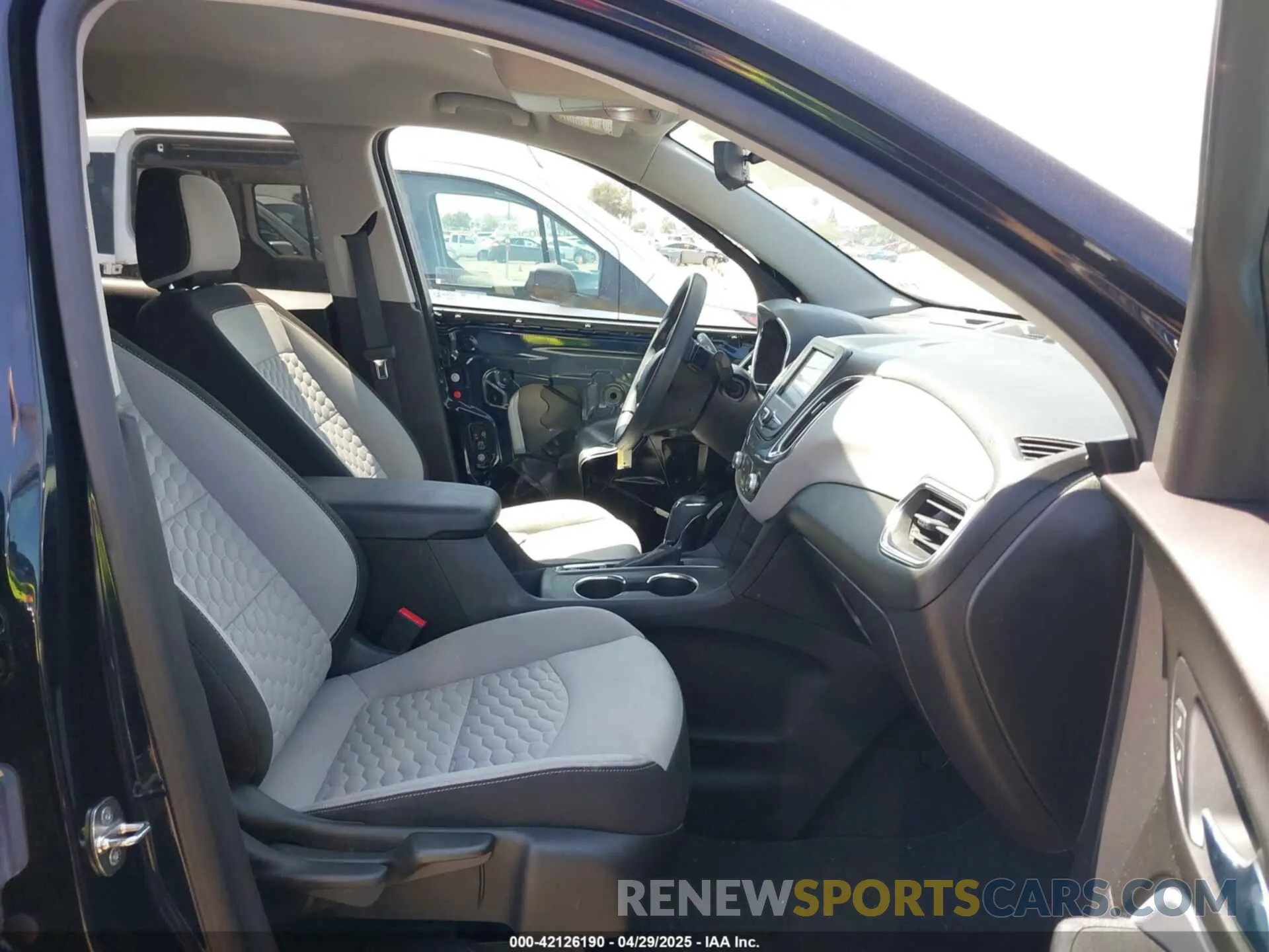 5 Photograph of a damaged car 3GNAXKEV2MS141755 CHEVROLET EQUINOX 2021