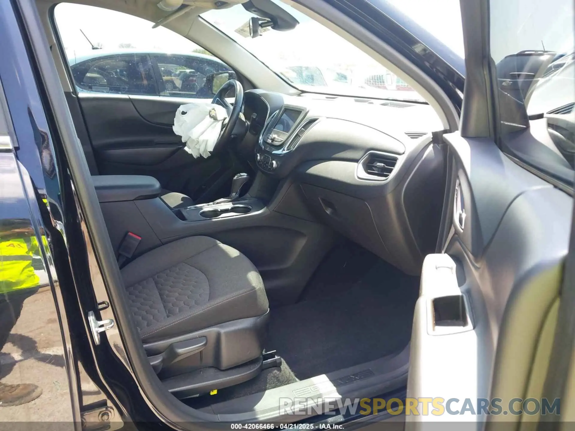 5 Photograph of a damaged car 3GNAXKEV3ML367443 CHEVROLET EQUINOX 2021